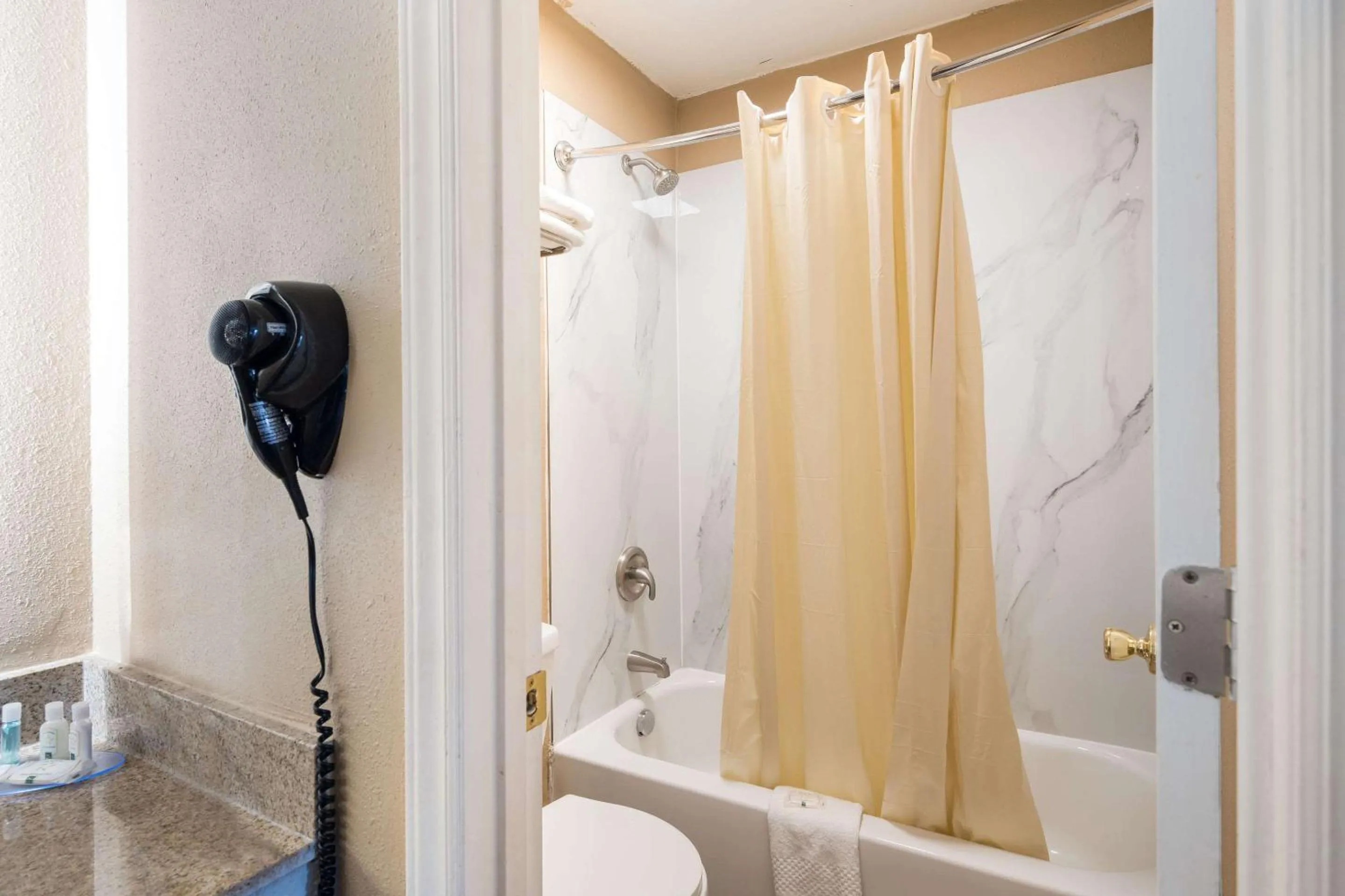 Bathroom in Quality Inn