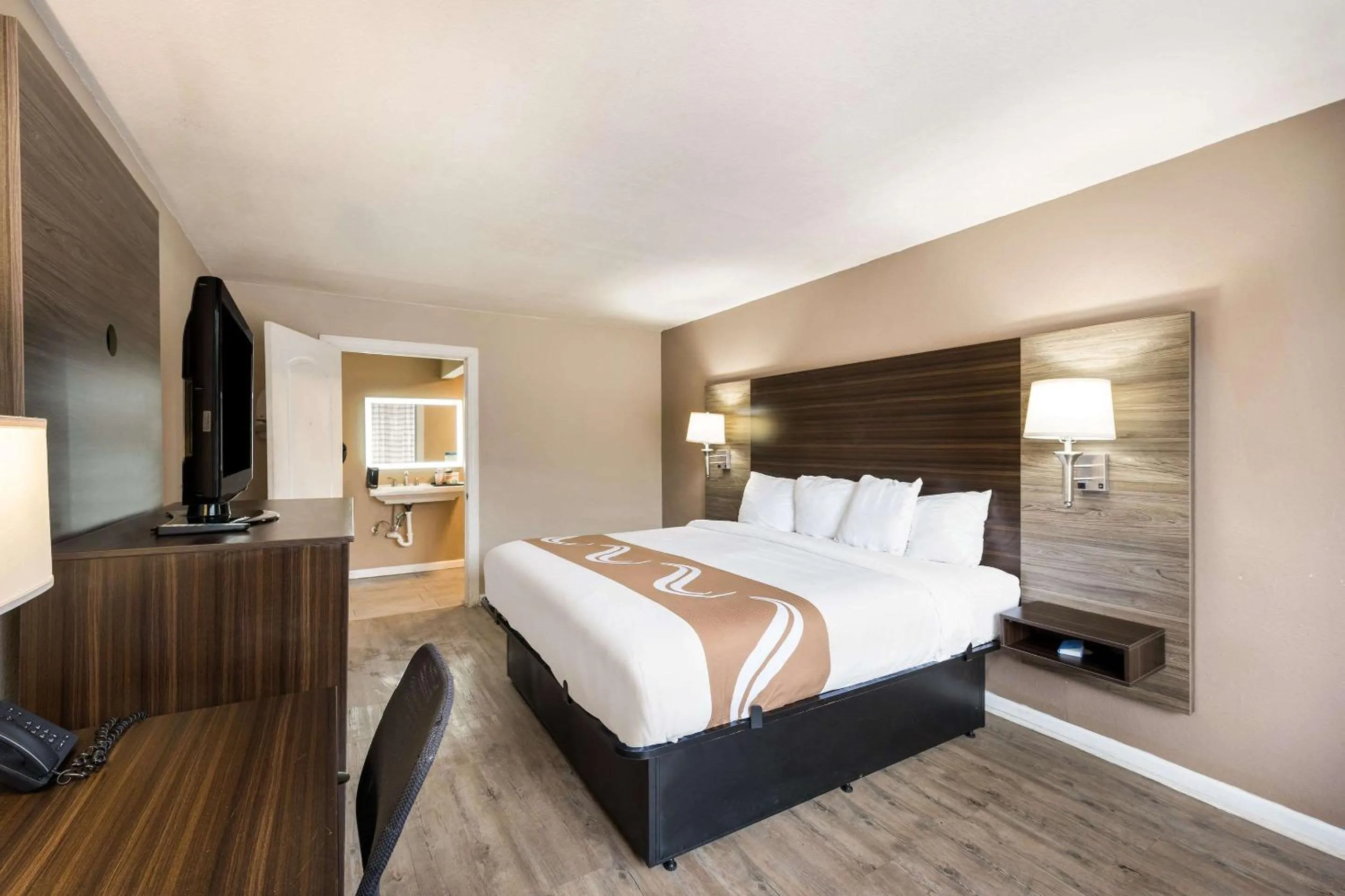 Bedroom, Bed in Quality Inn