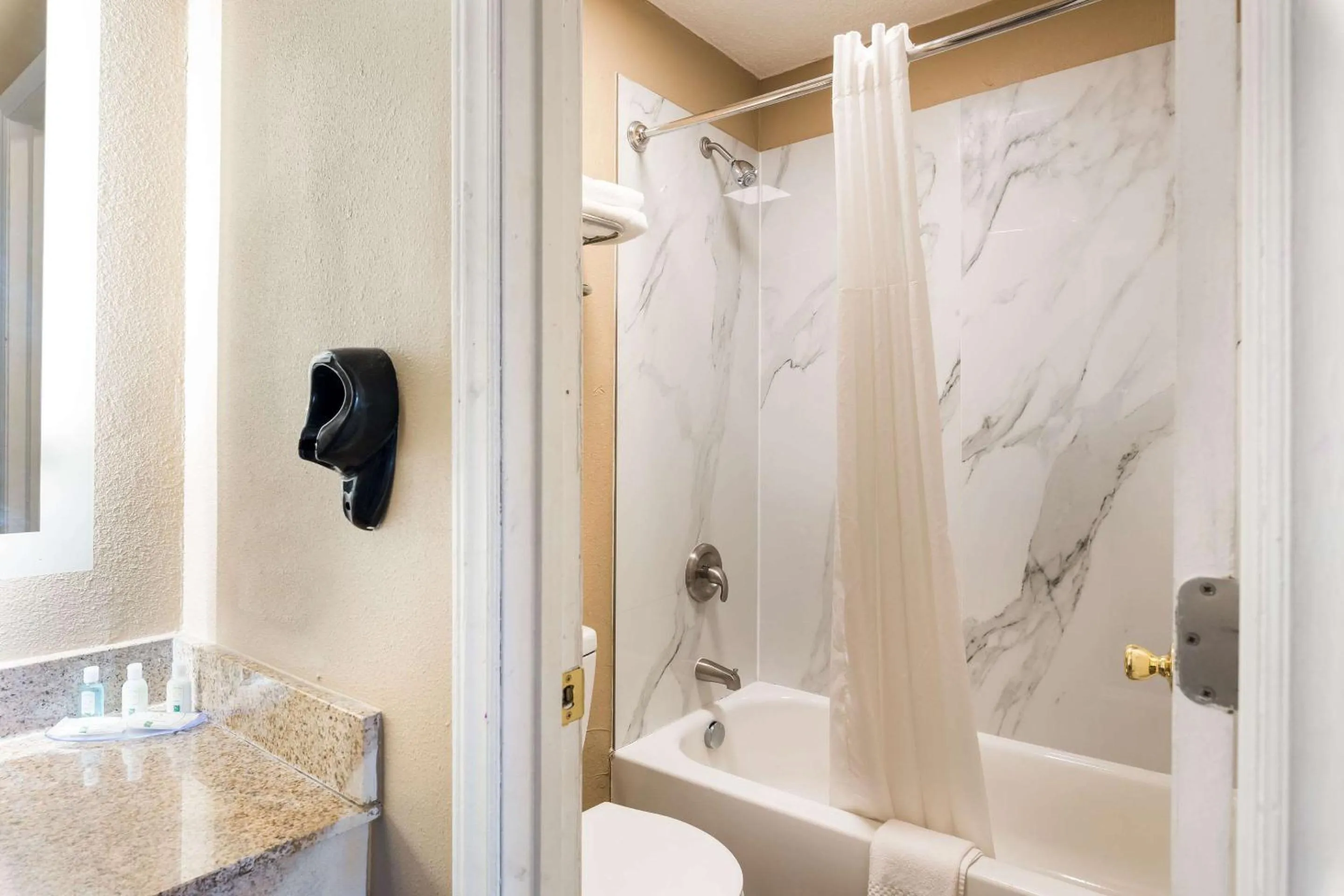 Bathroom in Quality Inn