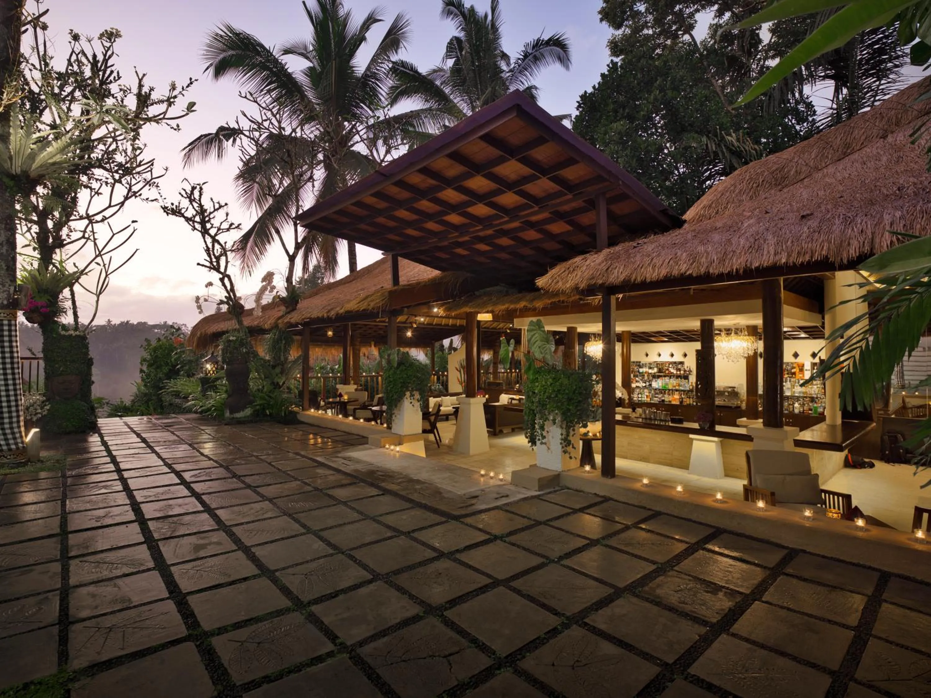 Lounge or bar in Nandini Jungle by Hanging Gardens