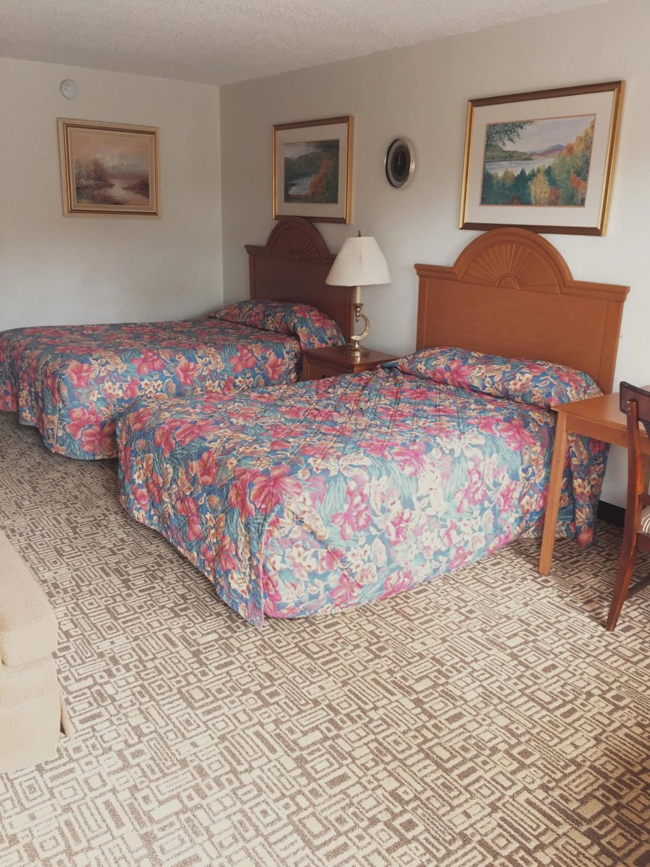 Bed in Red Carpet Inn Kissimmee