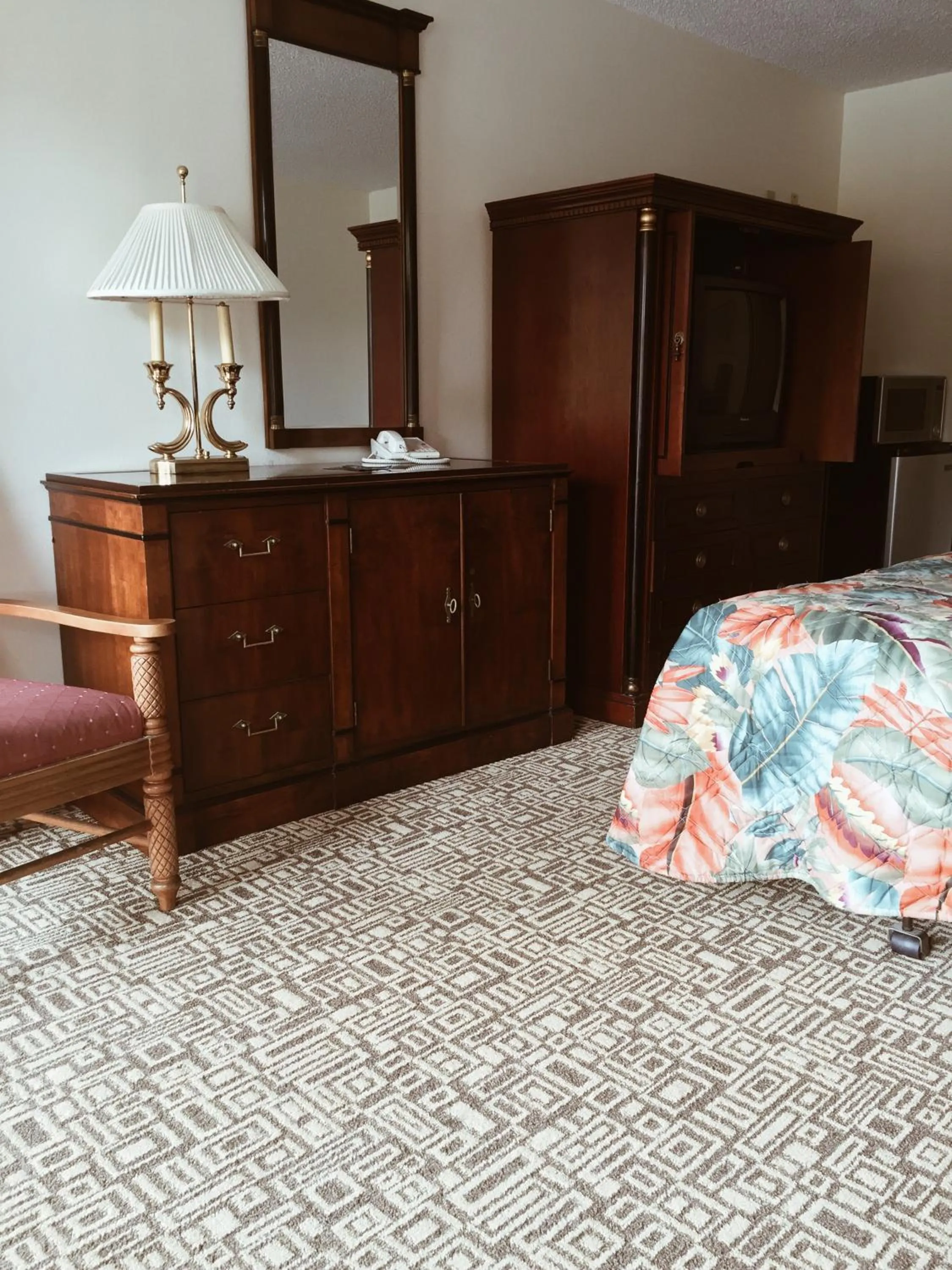 Bed in Red Carpet Inn Kissimmee