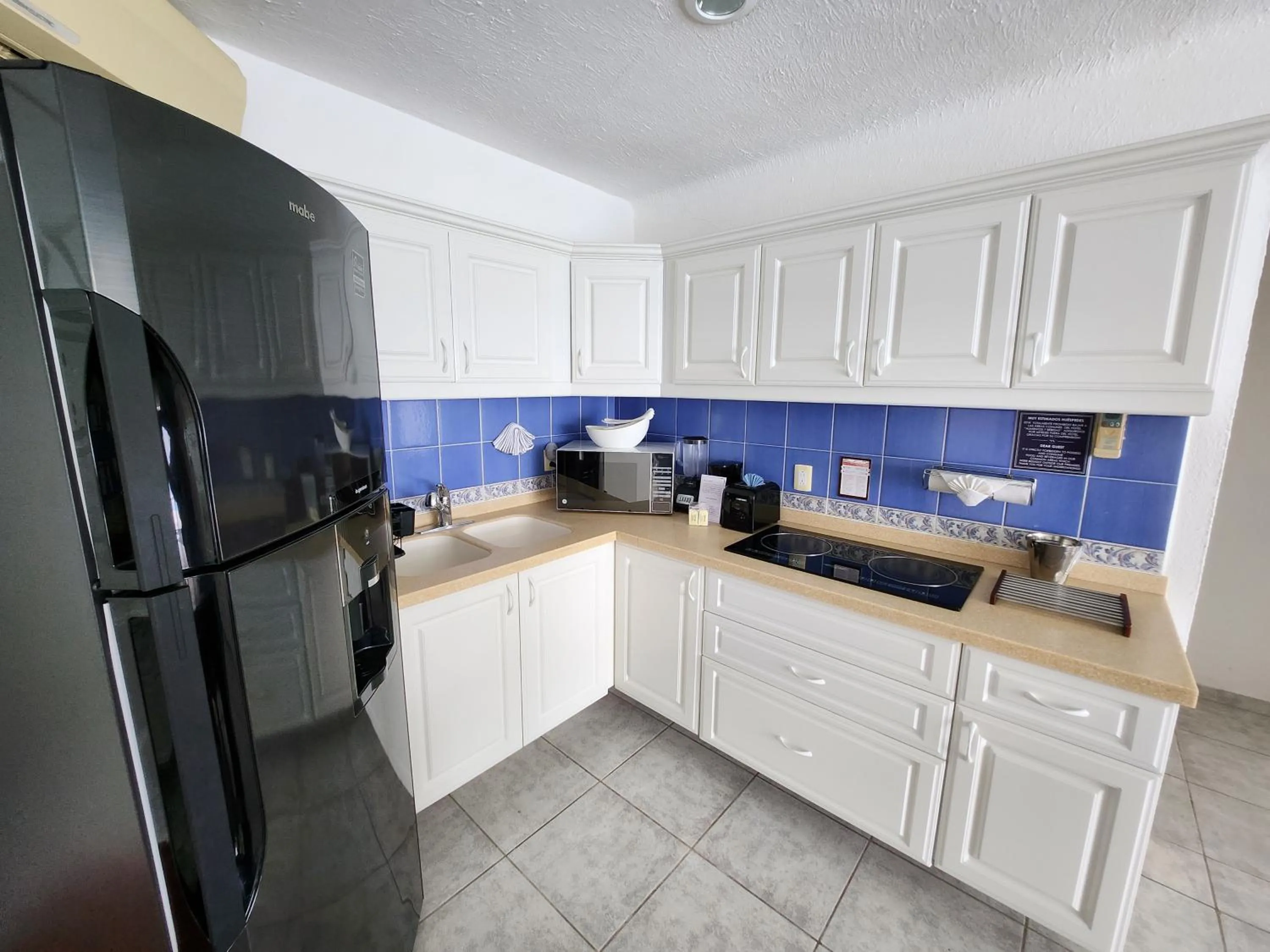 kitchen in Coral Princess Hotel & Dive Resort