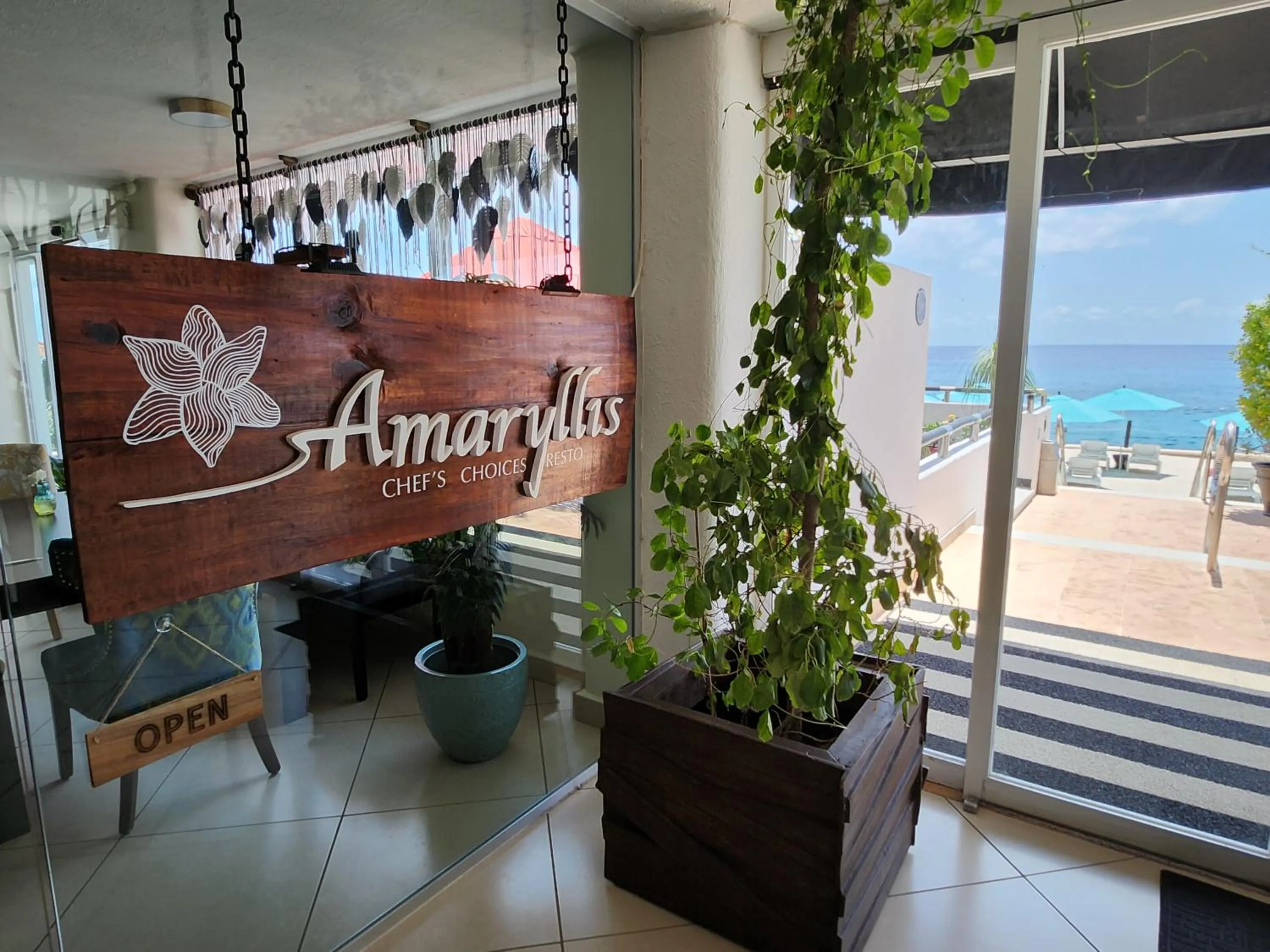 Restaurant/places to eat in Coral Princess Hotel & Dive Resort