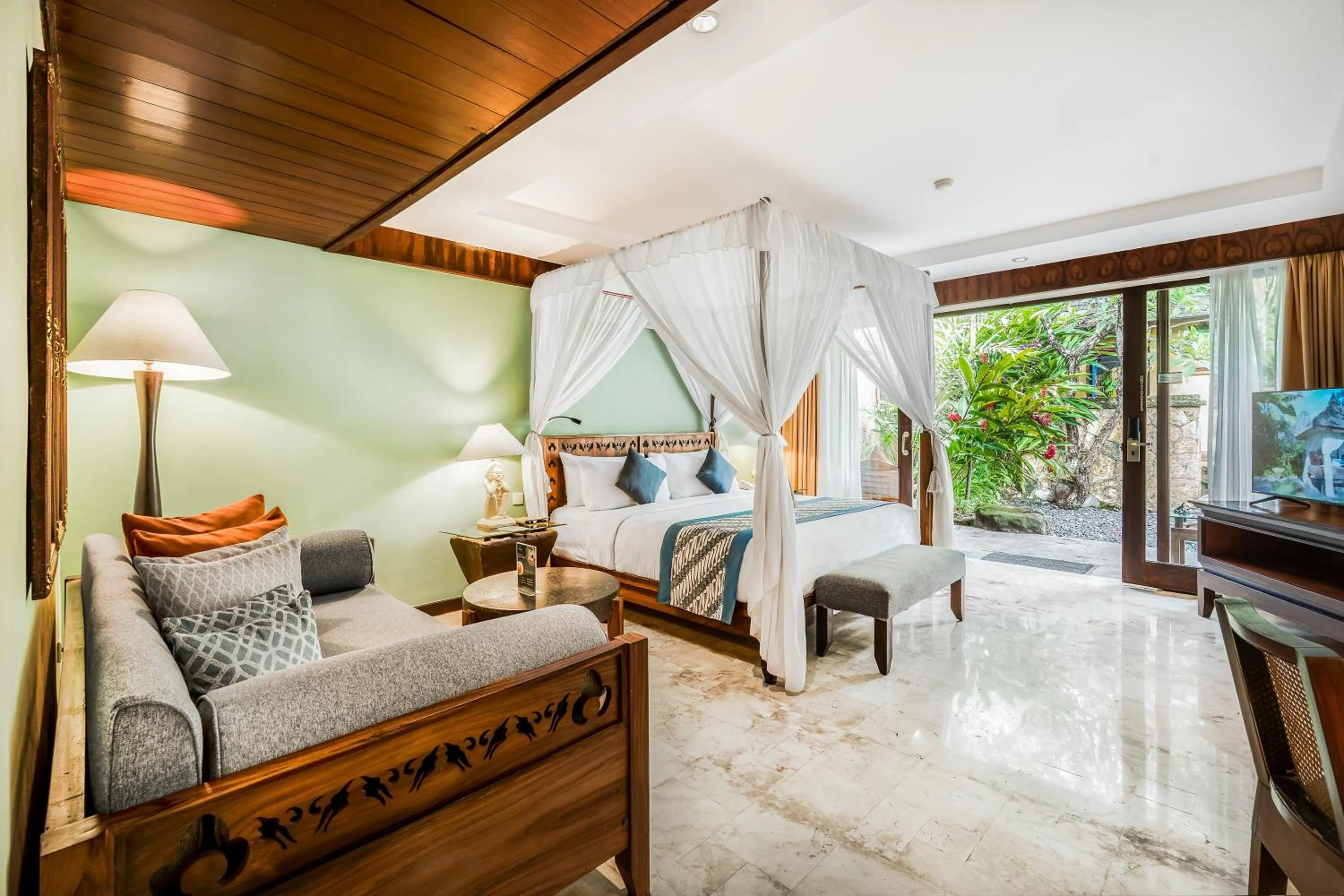 Garden view, Bed in Rama Beach Resort and Villas