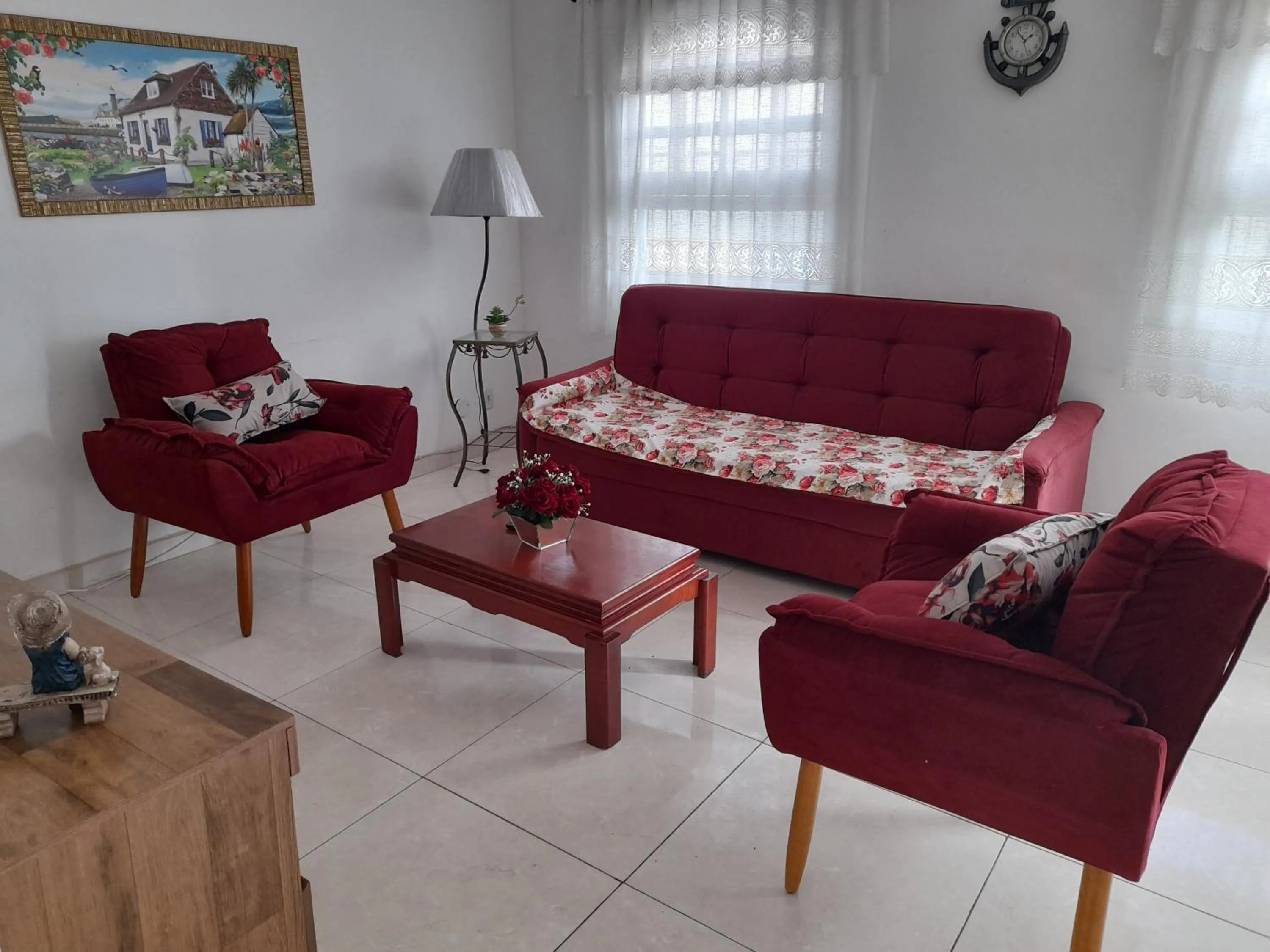 Living room in CASA a 3 MIN a PÉ da PRAIA DO FORTE - CHURRASQUEIRA - WI FI