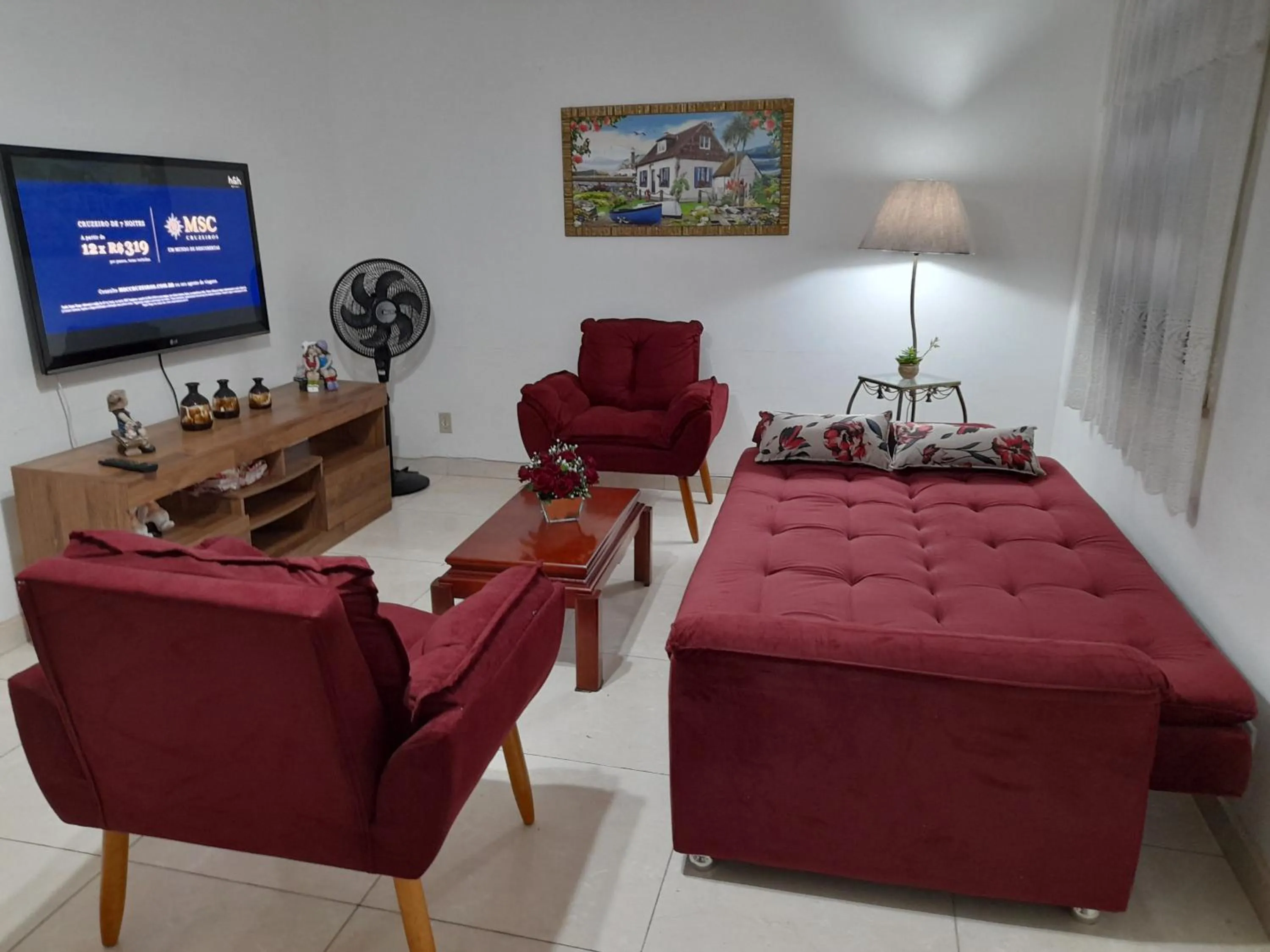 Living room in CASA a 3 MIN a PÉ da PRAIA DO FORTE - CHURRASQUEIRA - WI FI