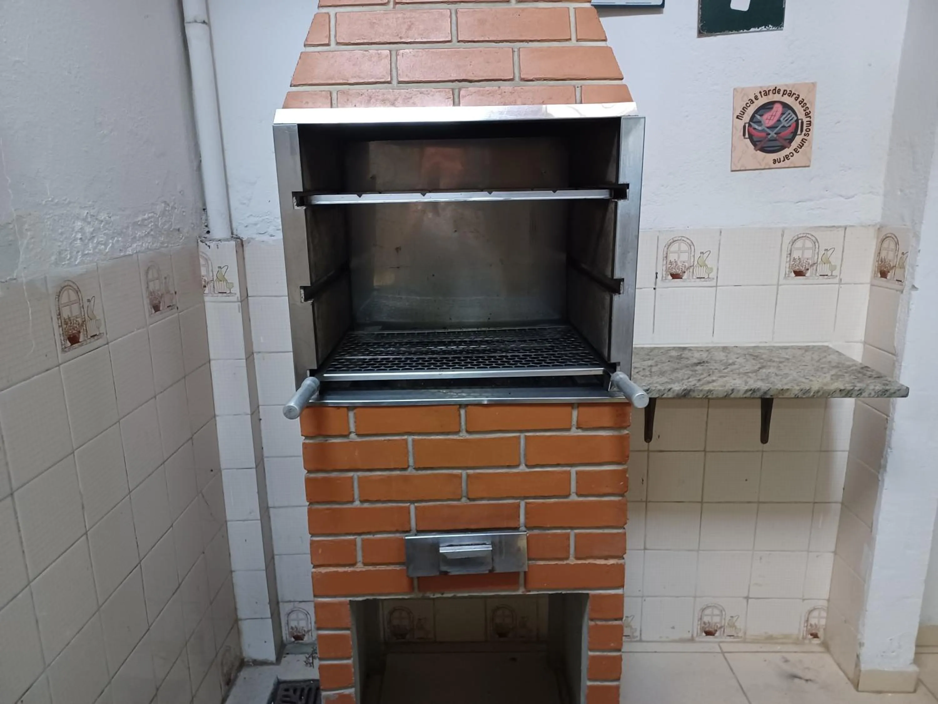 BBQ facilities in CASA a 3 MIN a PÉ da PRAIA DO FORTE - CHURRASQUEIRA - WI FI