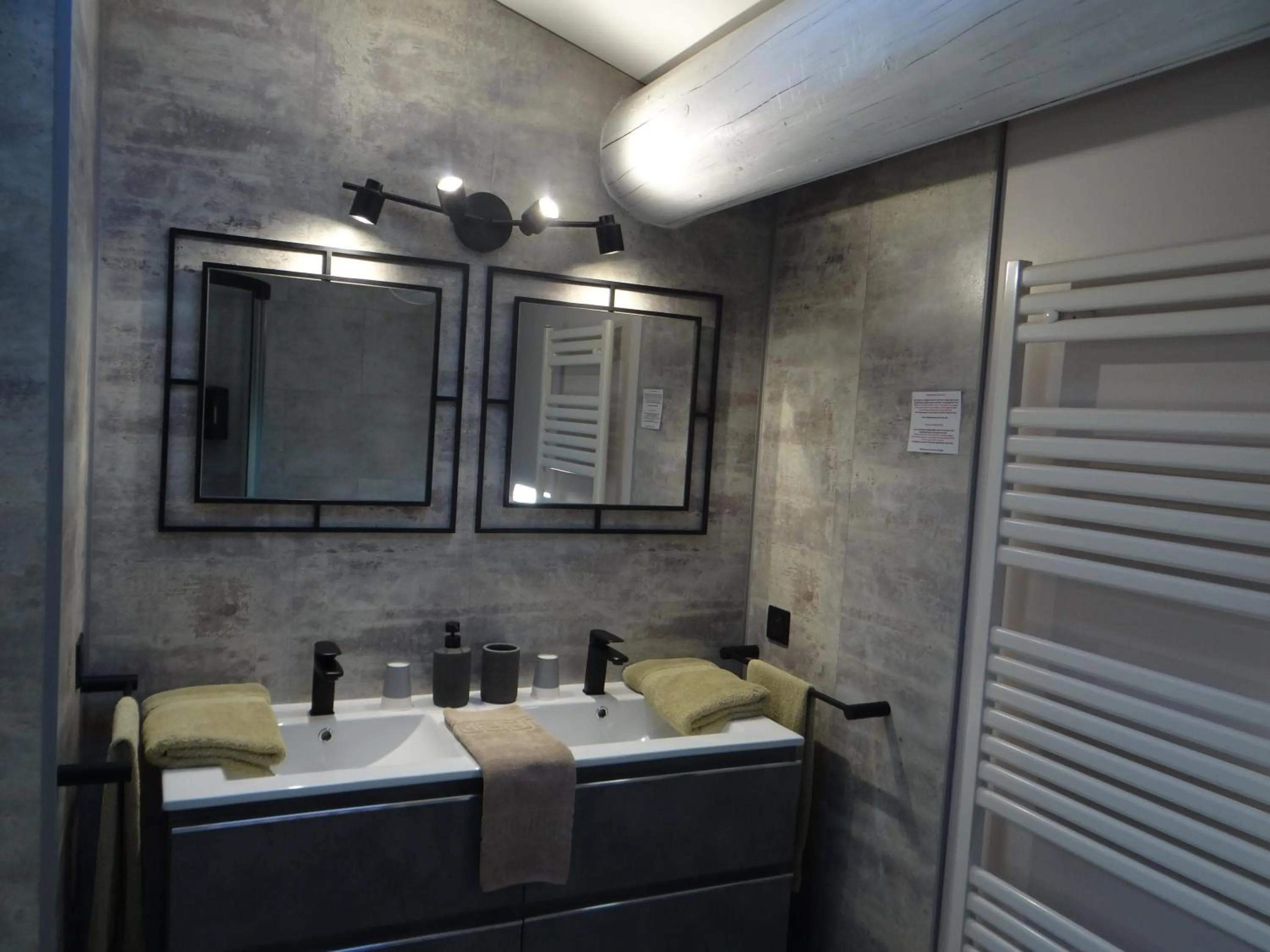 Bathroom in Mas Val-Chênaie Gordes