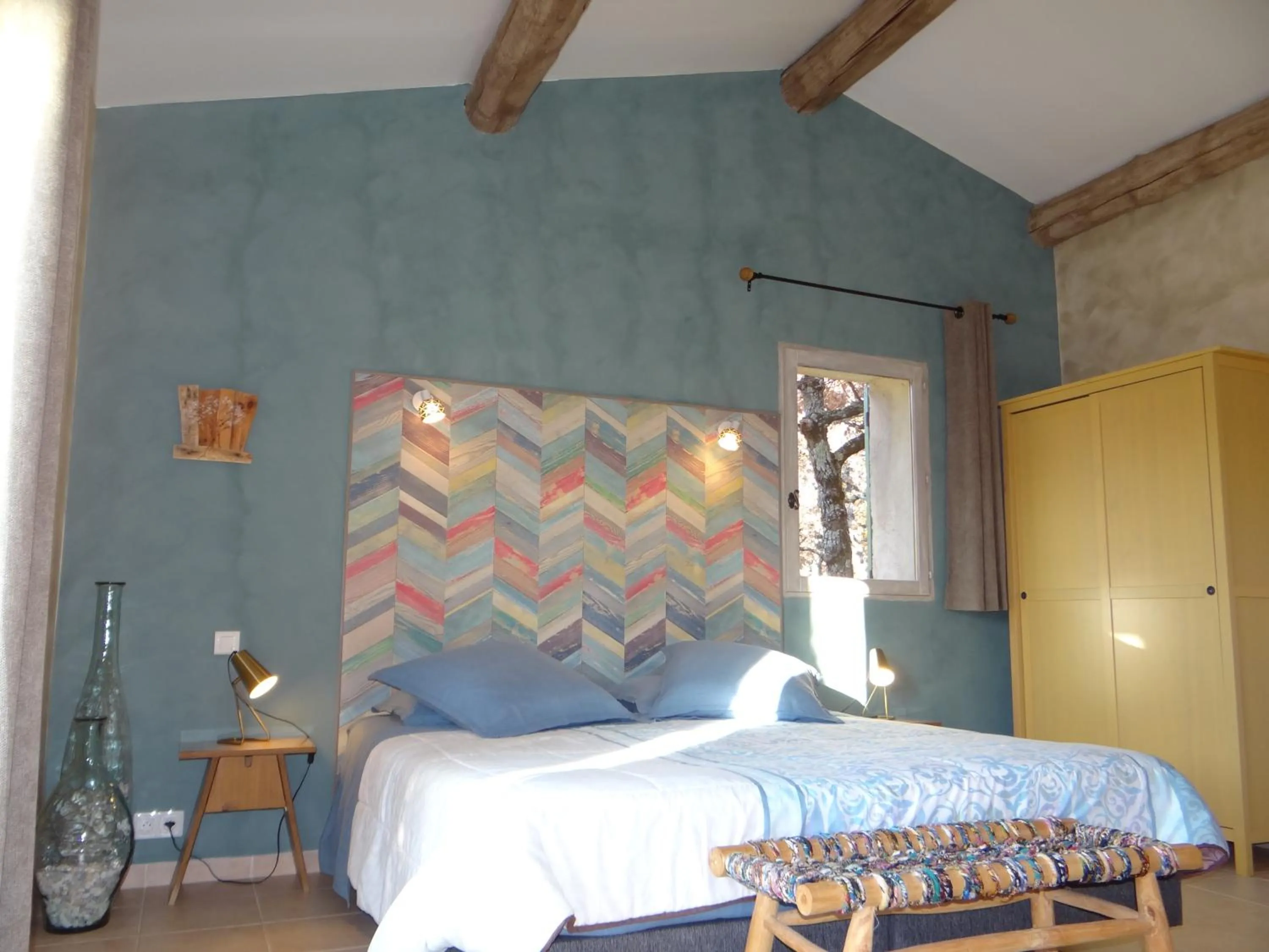 Bedroom, Bed in Mas Val-Chênaie Gordes