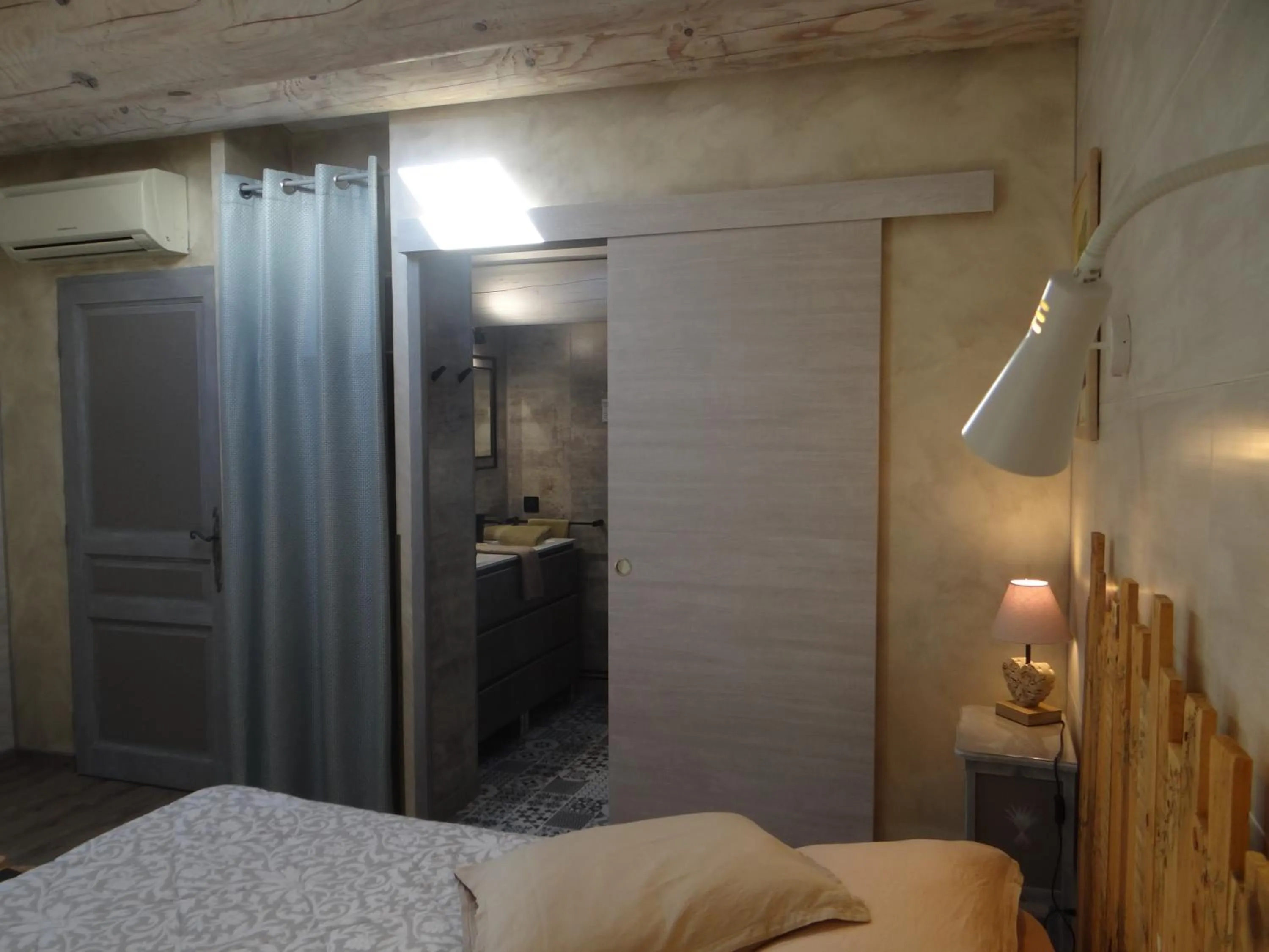 Bedroom, Bed in Mas Val-Chênaie Gordes