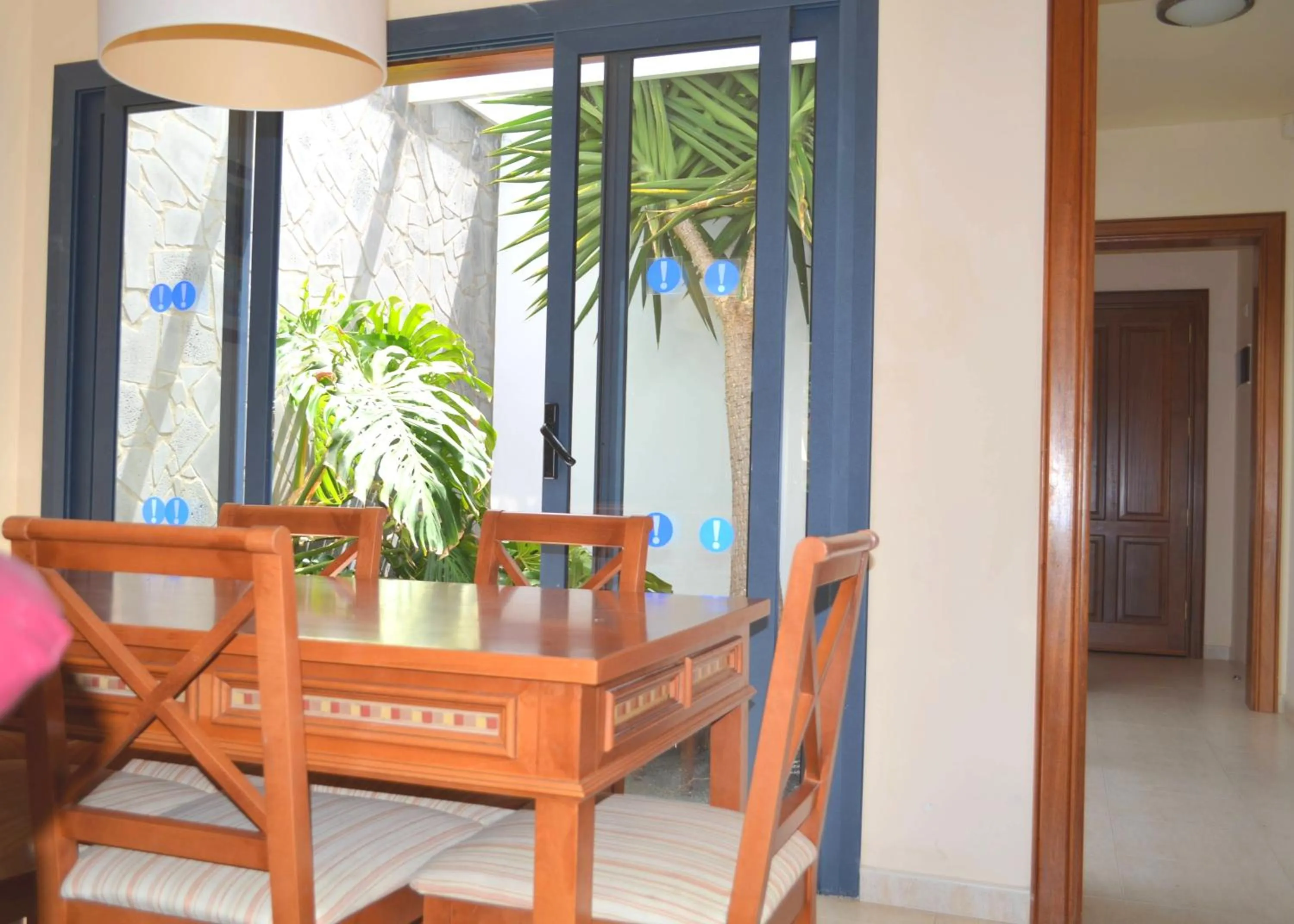 Dining area in Sun Grove Villas & Spa