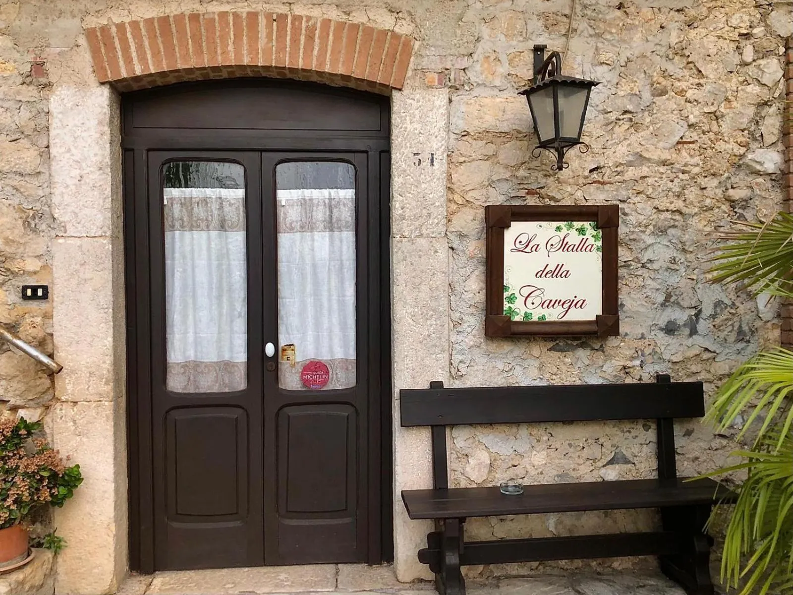 Restaurant/places to eat in La Caveja