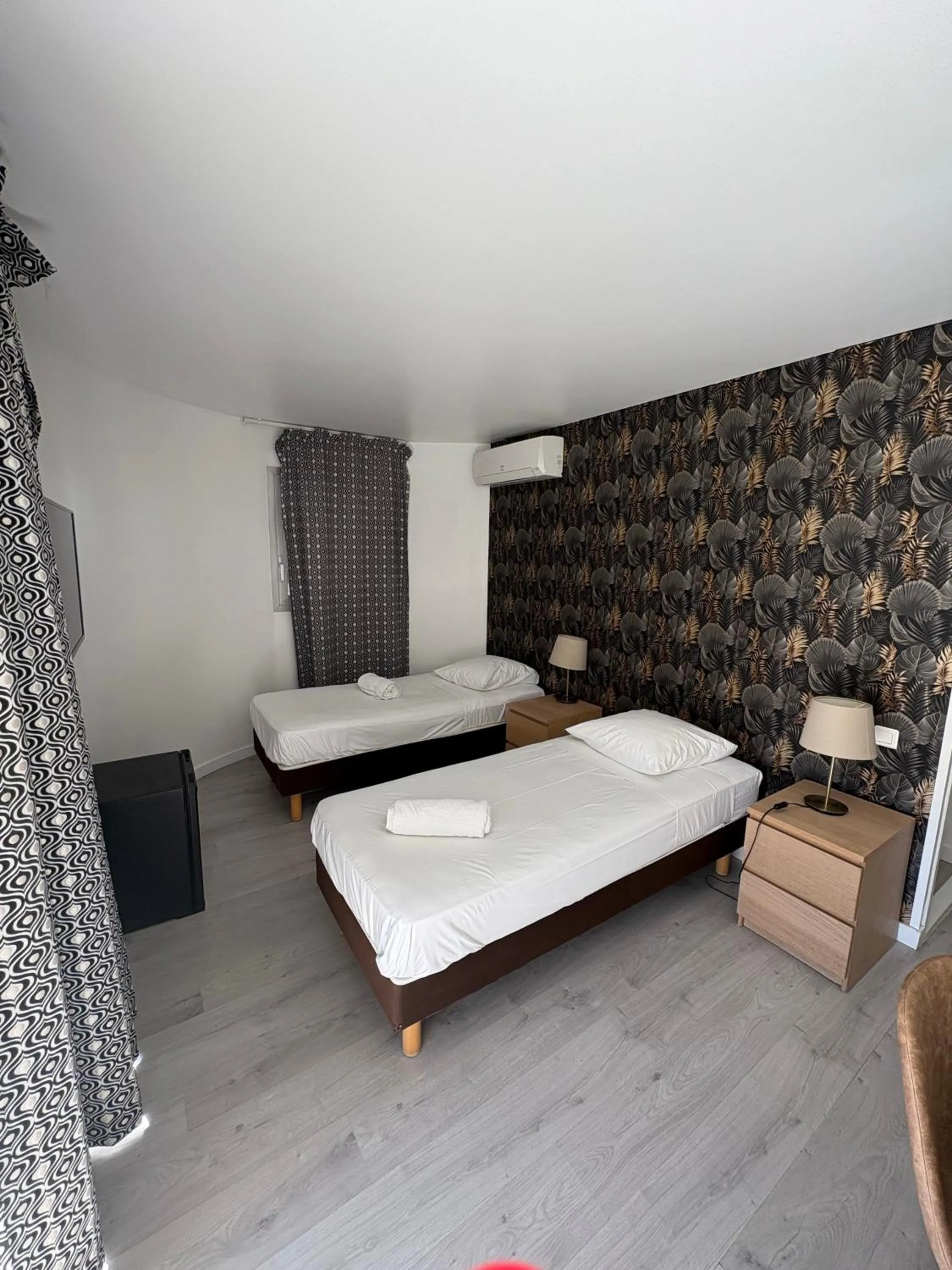 Bed in Hotel Sable Et Soleil - Port, Plage & Jacuzzi privé