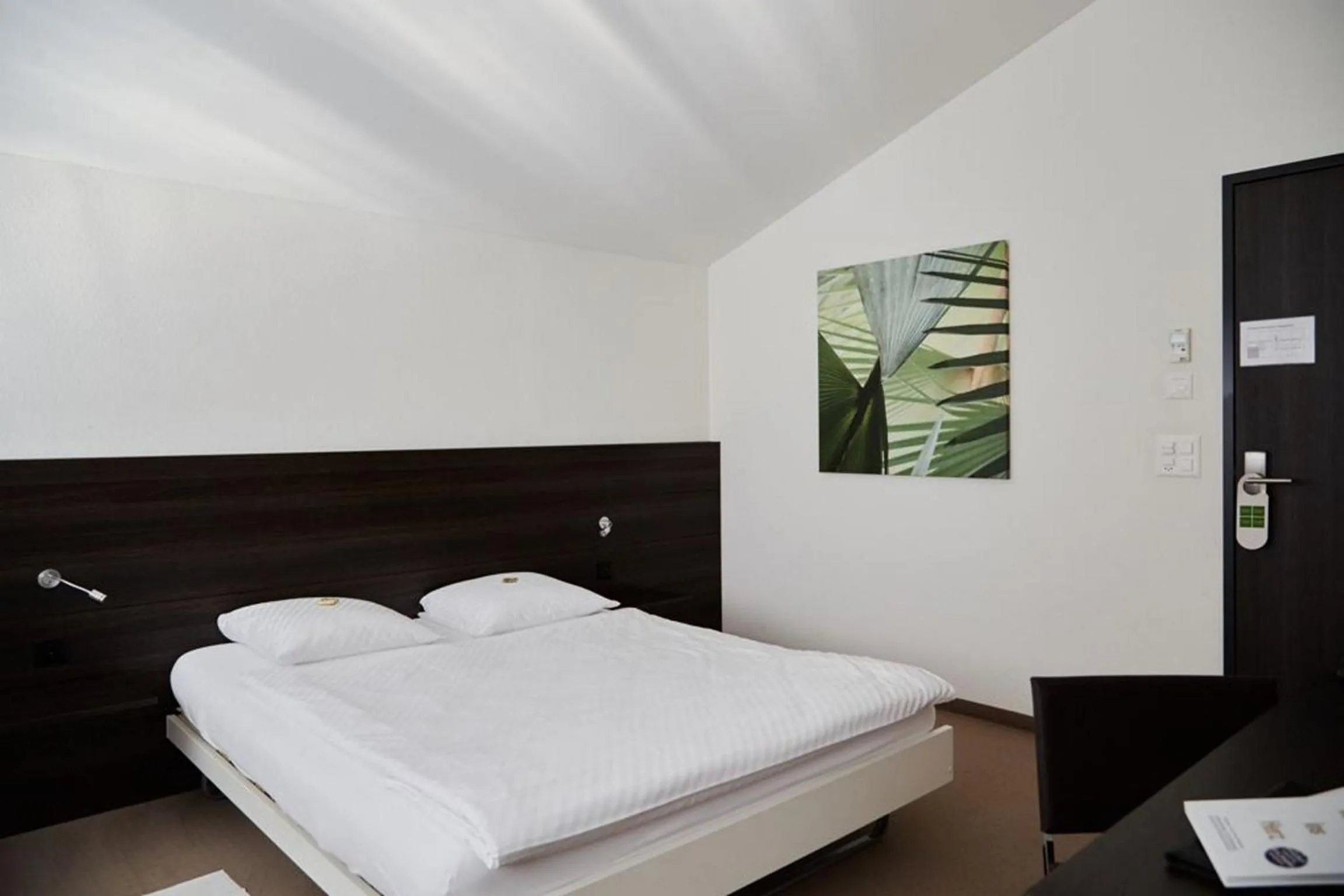 Photo of the whole room, Bed in Frohsinn