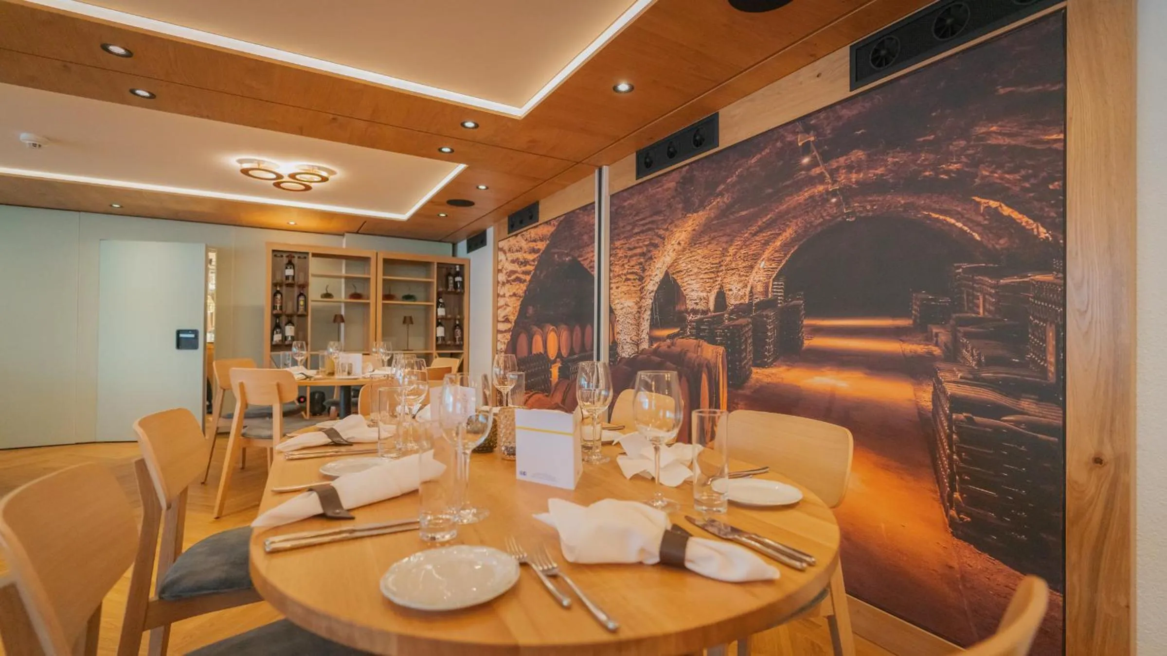 Restaurant/places to eat in Frohsinn