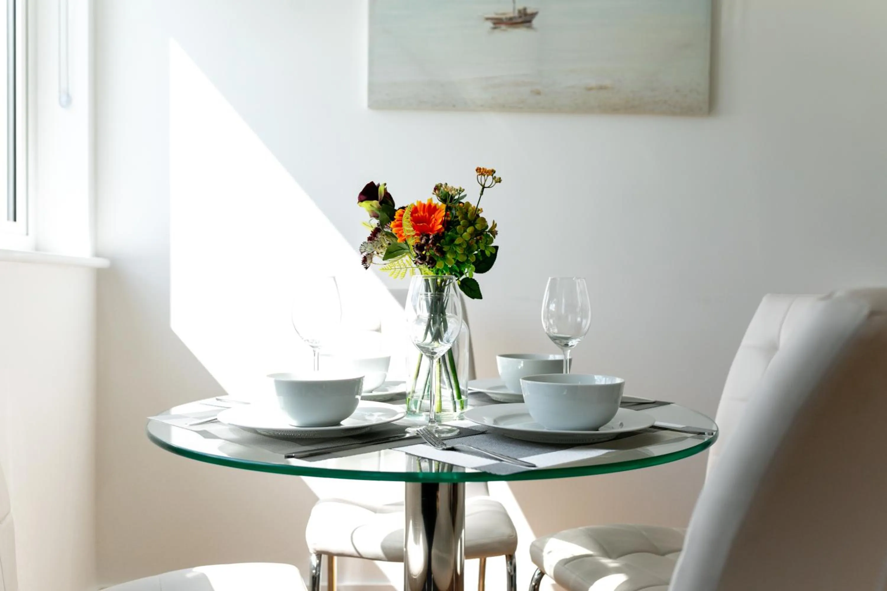 Restaurant/places to eat in Skyvillion - COZY APARTMENTS in Enfield Town With Free Parking & Wifi