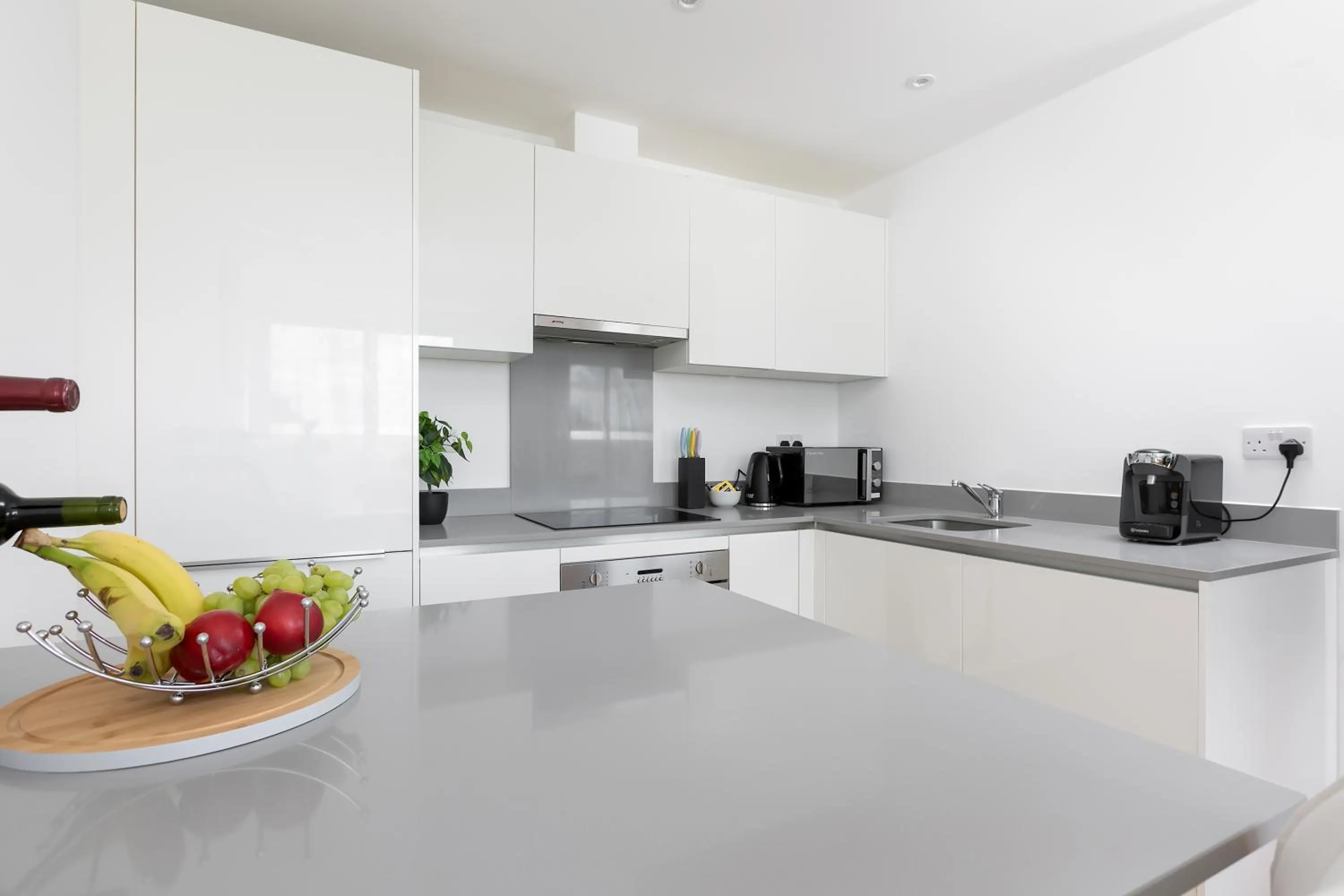 Kitchen or kitchenette in Skyvillion - COZY APARTMENTS in Enfield Town With Free Parking & Wifi