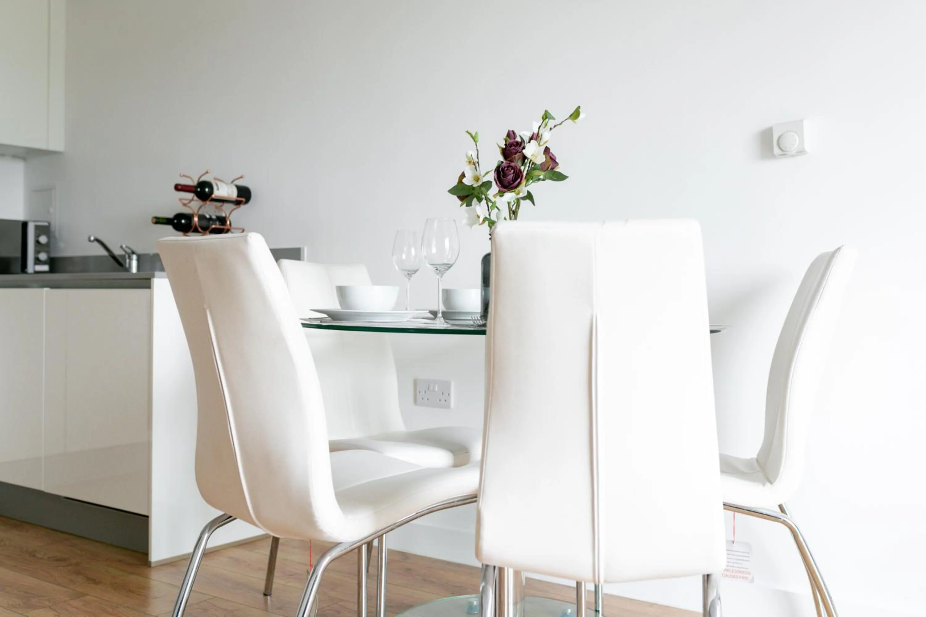 Dining area in Skyvillion - COZY APARTMENTS in Enfield Town With Free Parking & Wifi