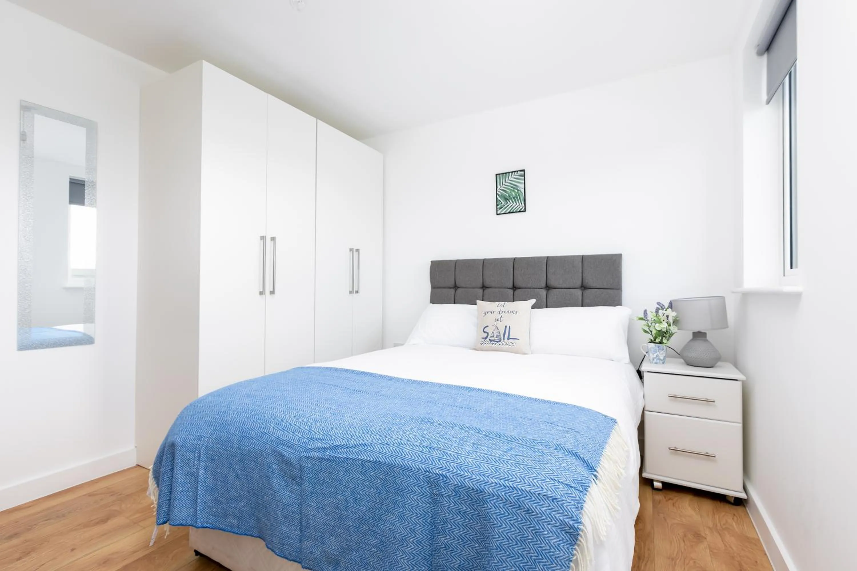 Bed in Skyvillion - COZY APARTMENTS in Enfield Town With Free Parking & Wifi