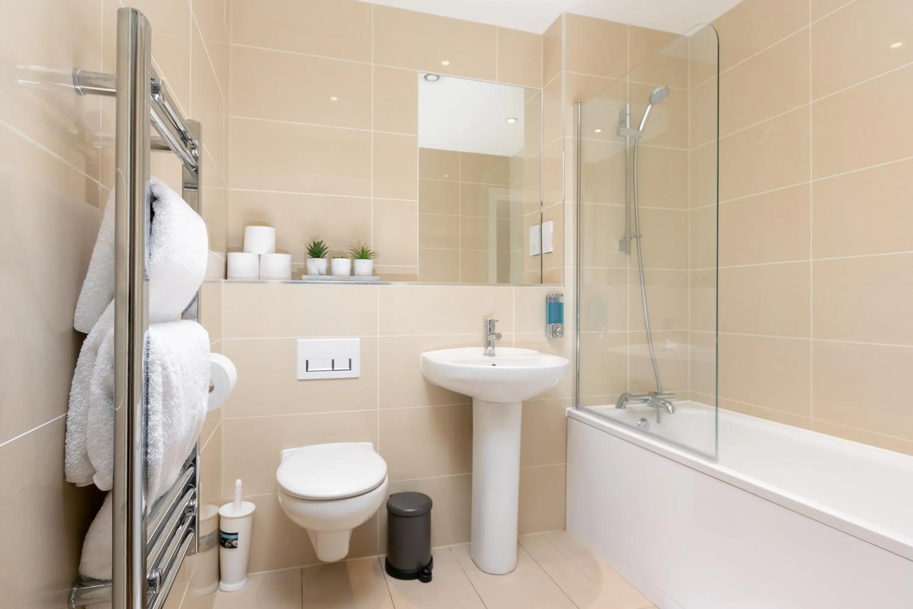 Toilet in Skyvillion - COZY APARTMENTS in Enfield Town With Free Parking & Wifi