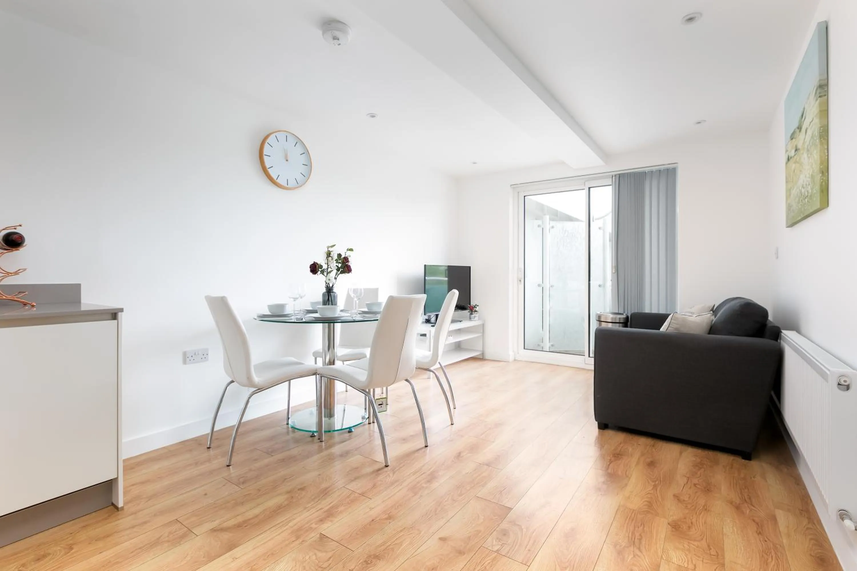 Living room in Skyvillion - COZY APARTMENTS in Enfield Town With Free Parking & Wifi