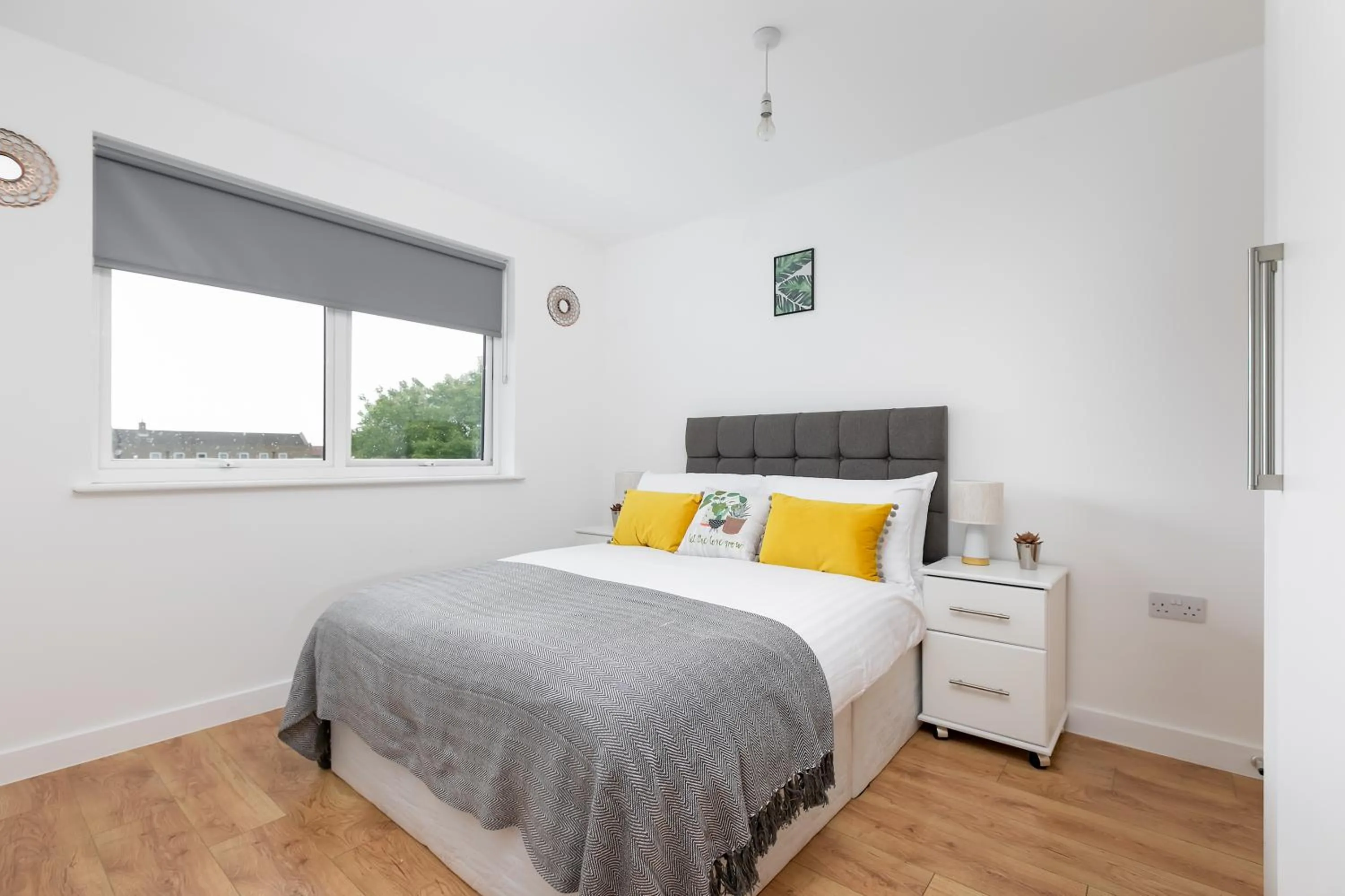 Bed in Skyvillion - COZY APARTMENTS in Enfield Town With Free Parking & Wifi