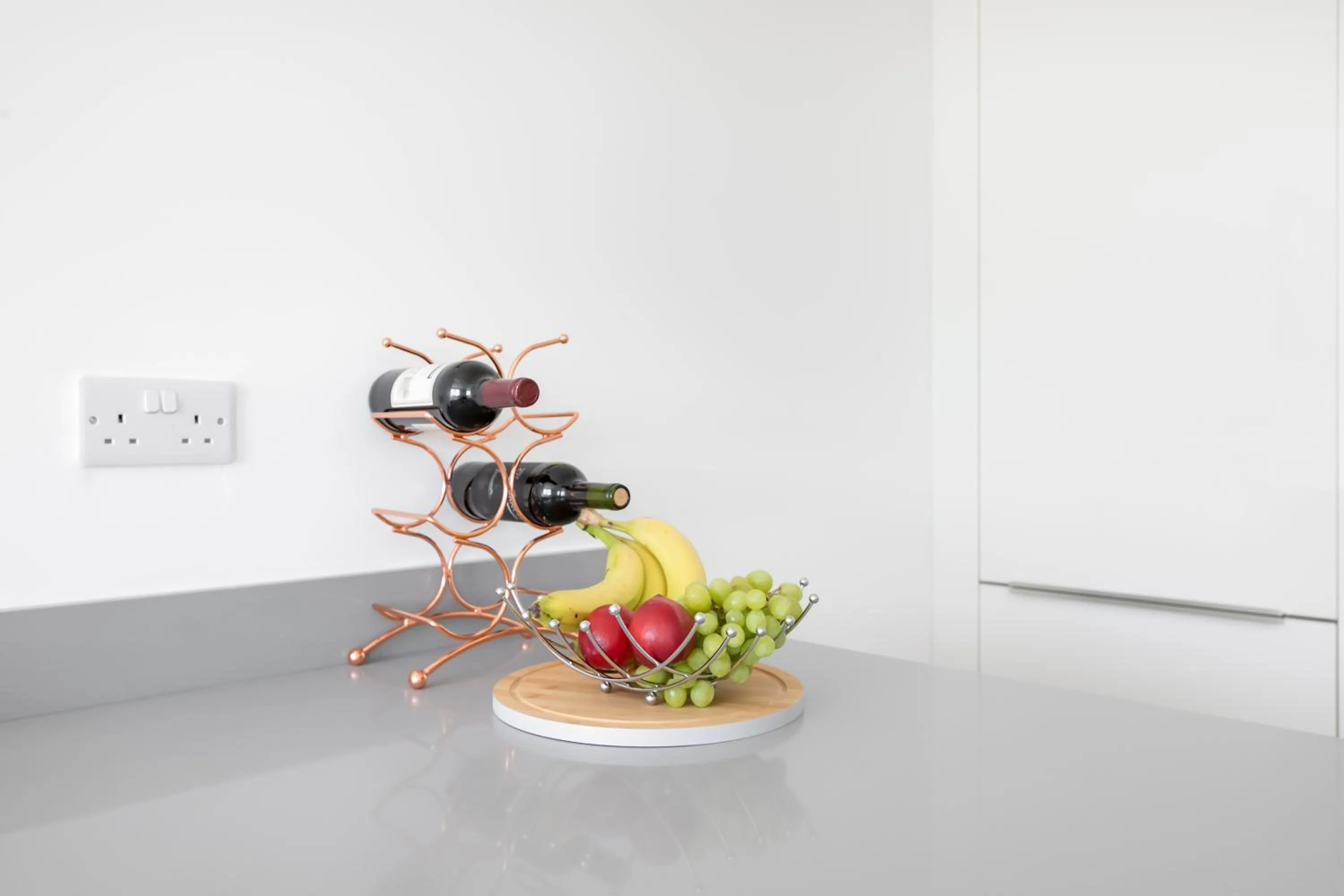 Food and drinks in Skyvillion - COZY APARTMENTS in Enfield Town With Free Parking & Wifi