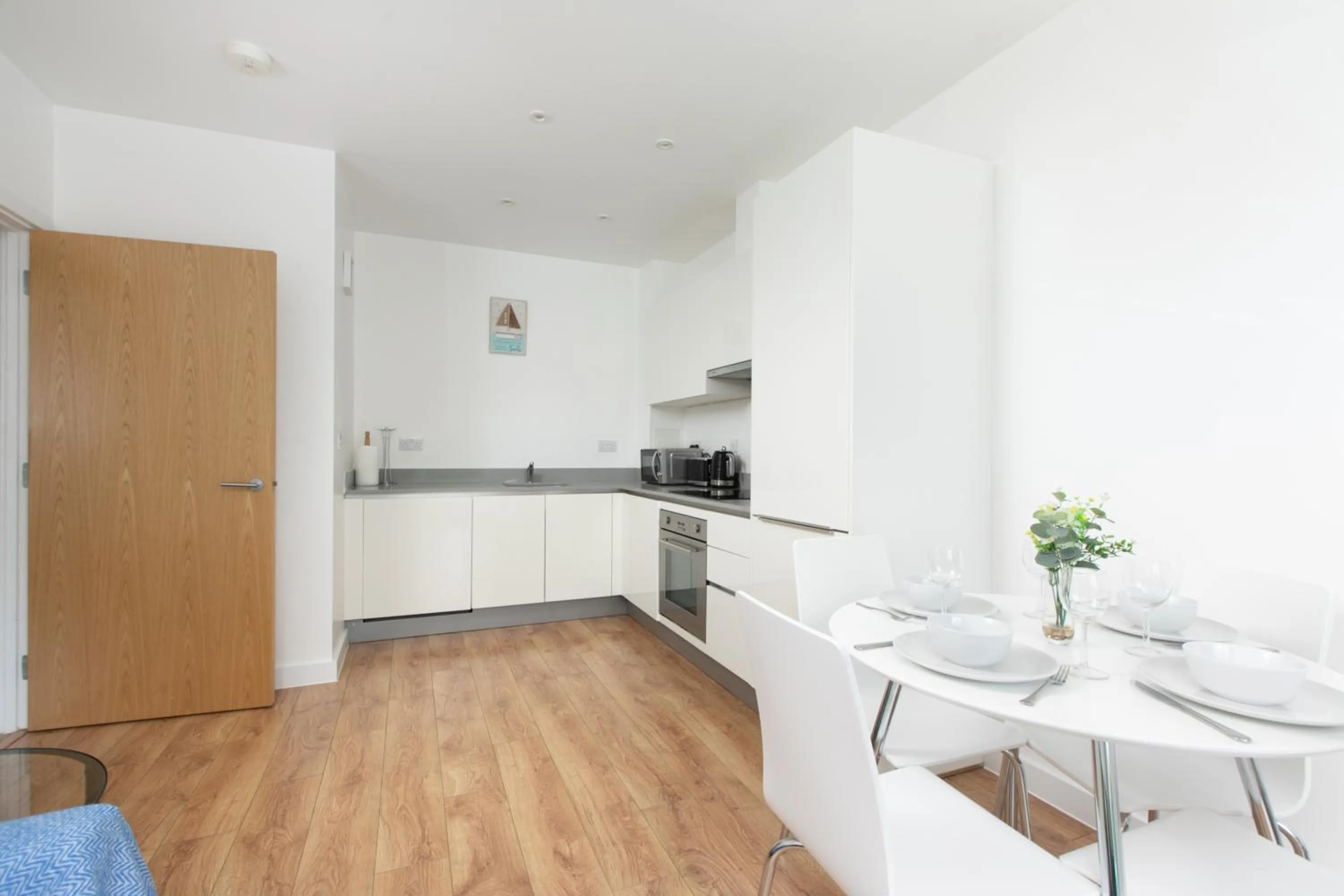 Dining area in Skyvillion - COZY APARTMENTS in Enfield Town With Free Parking & Wifi