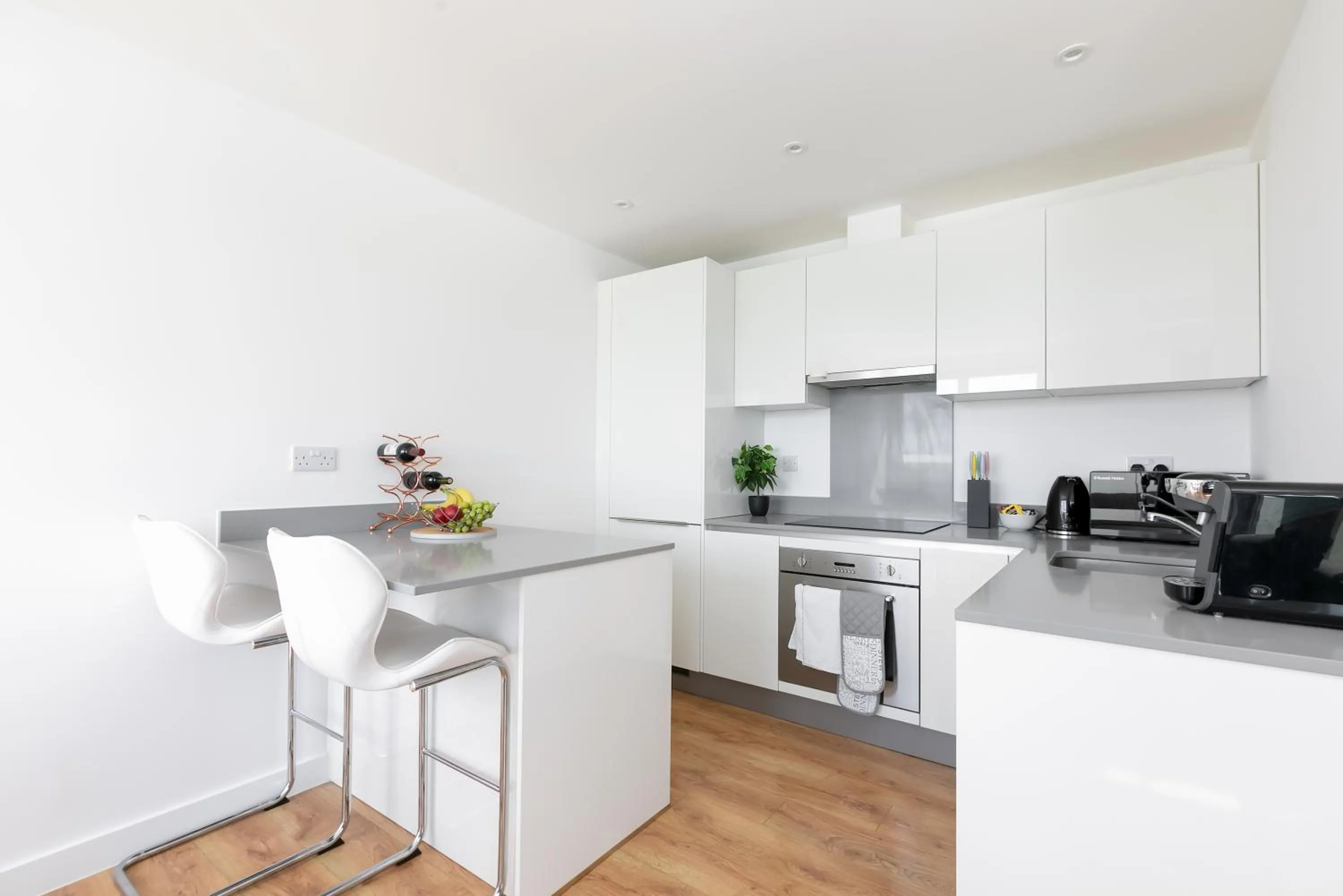 Coffee/tea facilities in Skyvillion - COZY APARTMENTS in Enfield Town With Free Parking & Wifi
