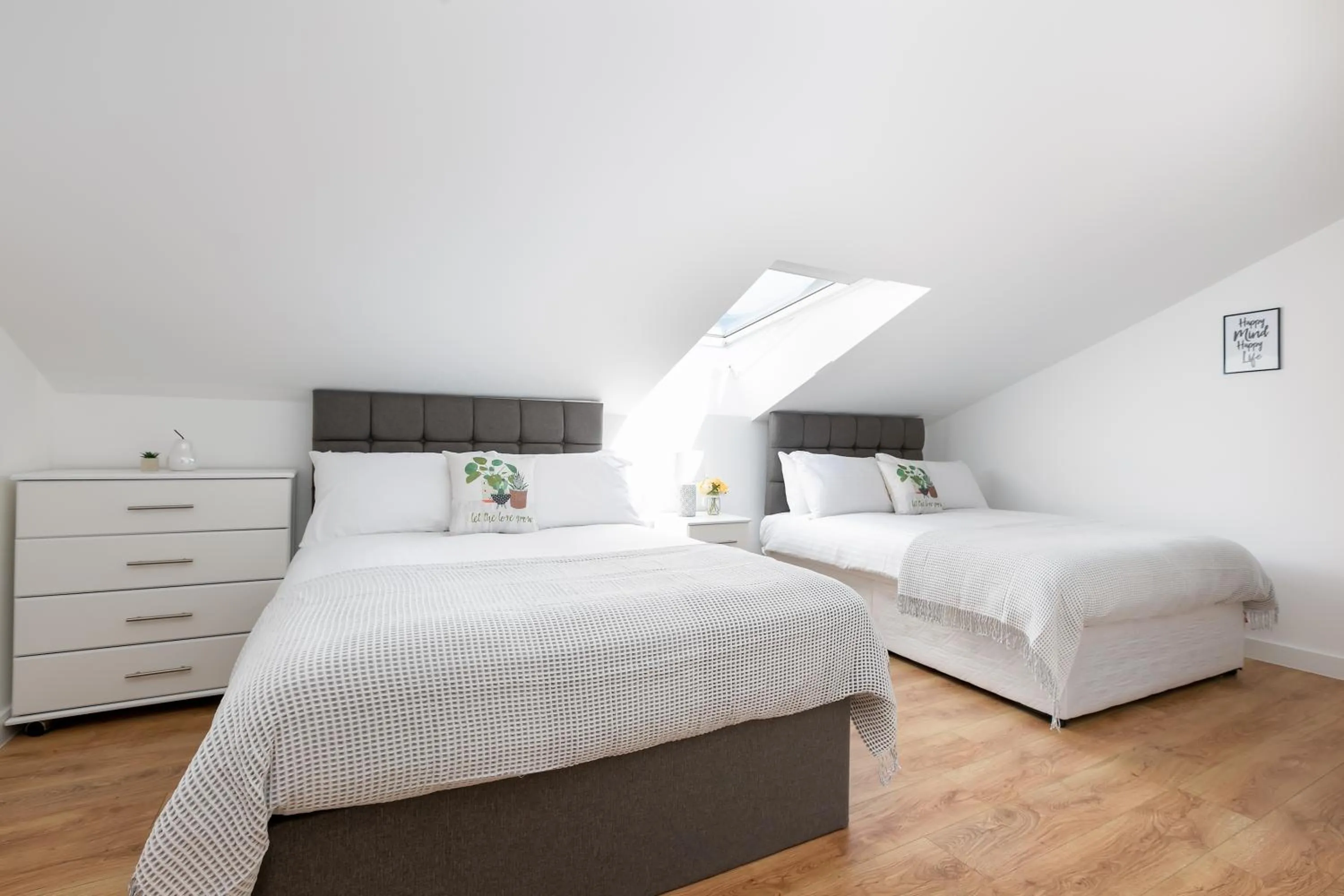 Bed in Skyvillion - COZY APARTMENTS in Enfield Town With Free Parking & Wifi