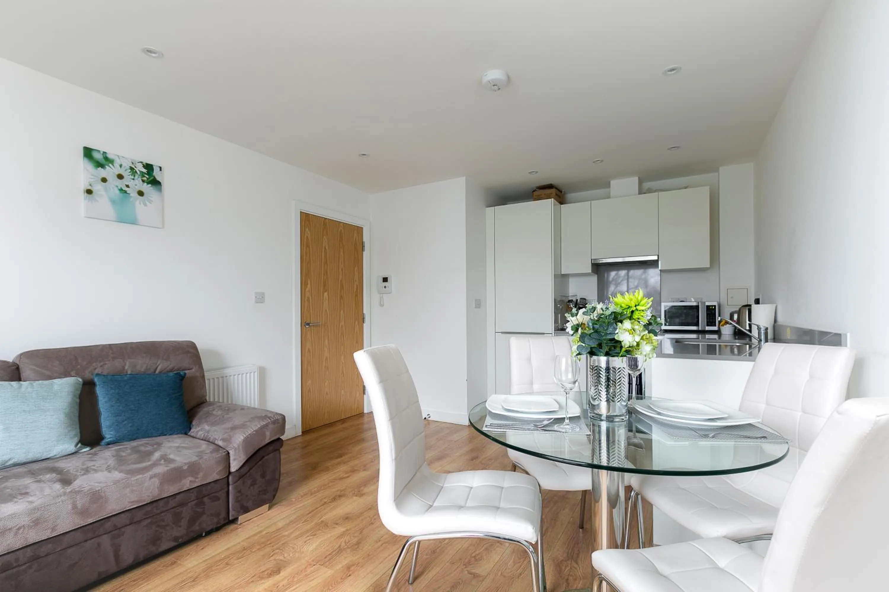 Living room in Skyvillion - COZY APARTMENTS in Enfield Town With Free Parking & Wifi