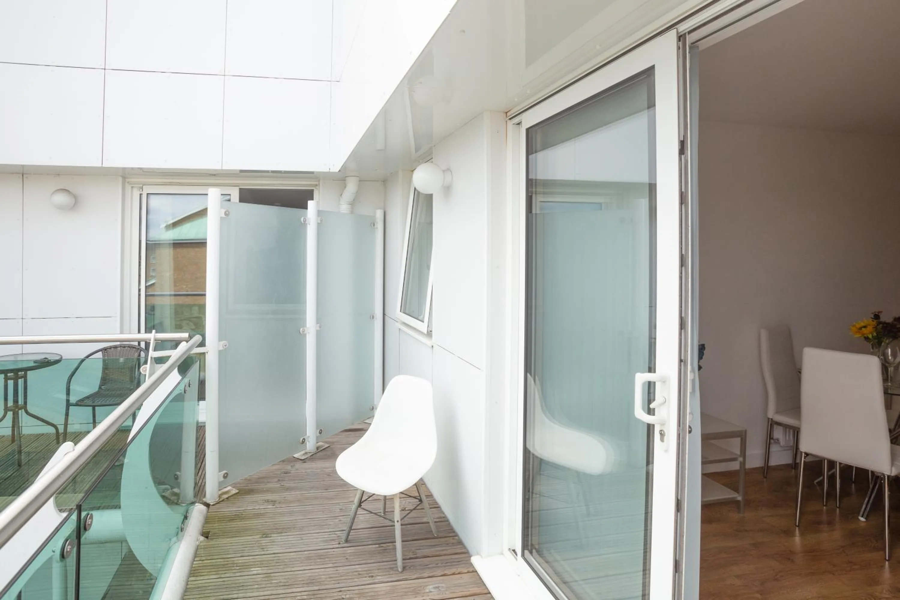 Balcony/Terrace in Skyvillion - COZY APARTMENTS in Enfield Town With Free Parking & Wifi