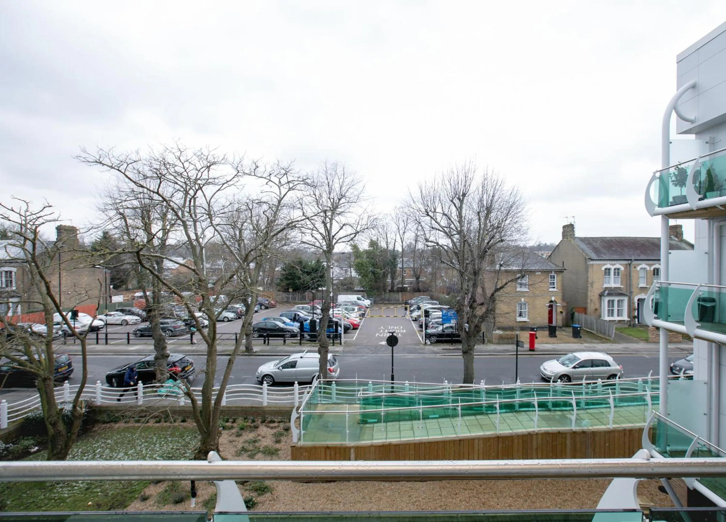 Balcony/Terrace in Skyvillion - COZY APARTMENTS in Enfield Town With Free Parking & Wifi