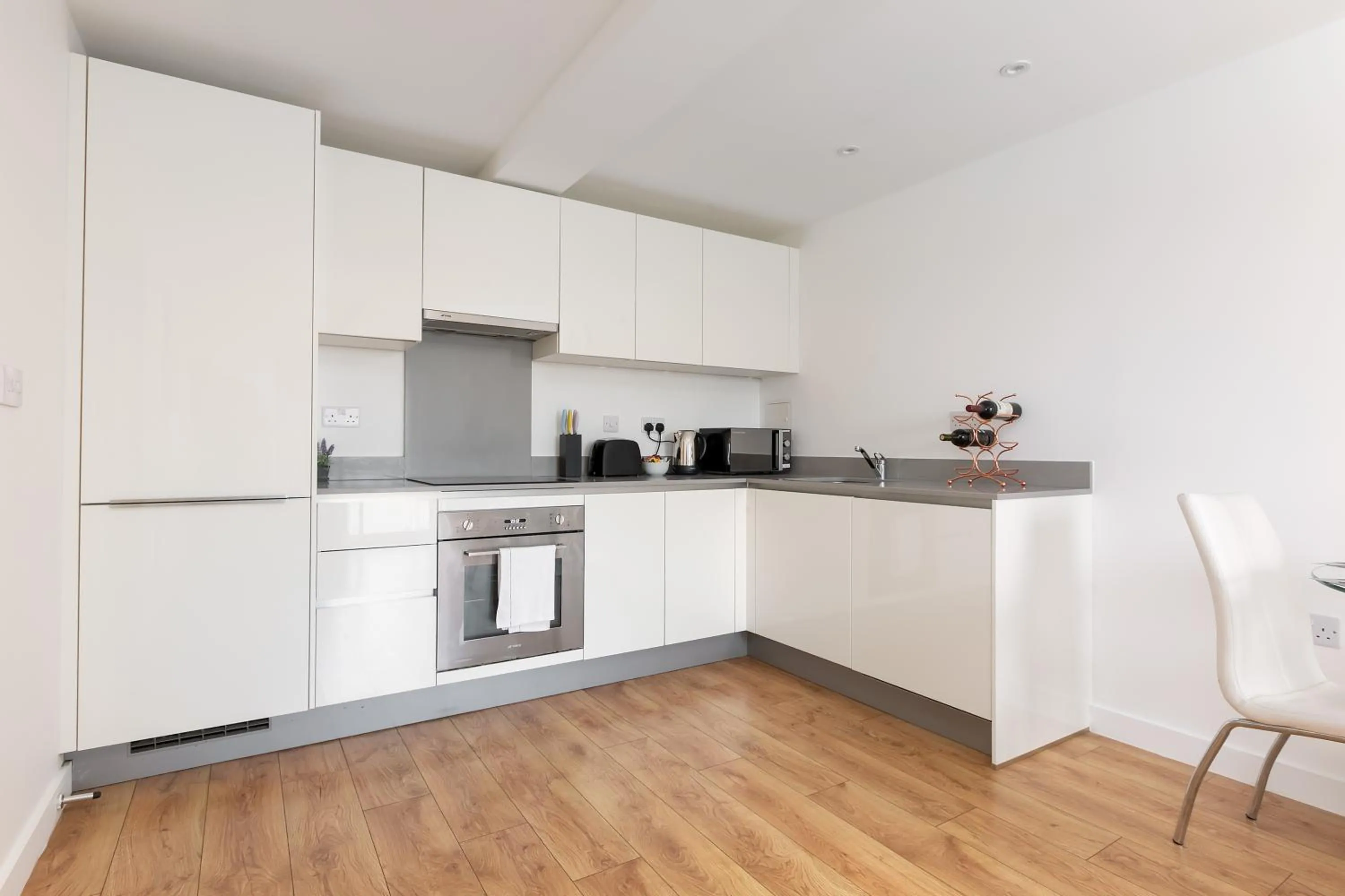 Kitchen or kitchenette in Skyvillion - COZY APARTMENTS in Enfield Town With Free Parking & Wifi