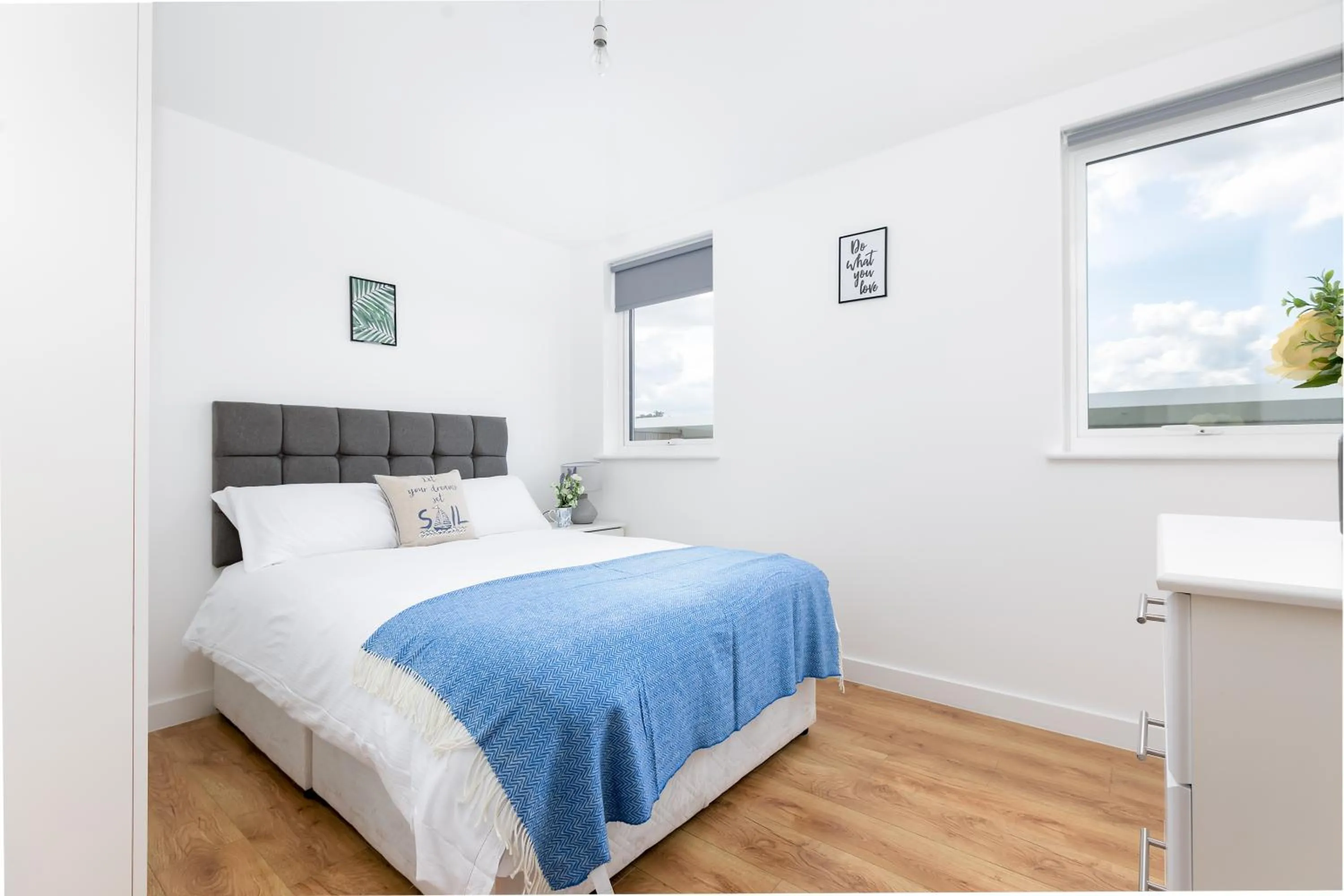 Bed in Skyvillion - COZY APARTMENTS in Enfield Town With Free Parking & Wifi