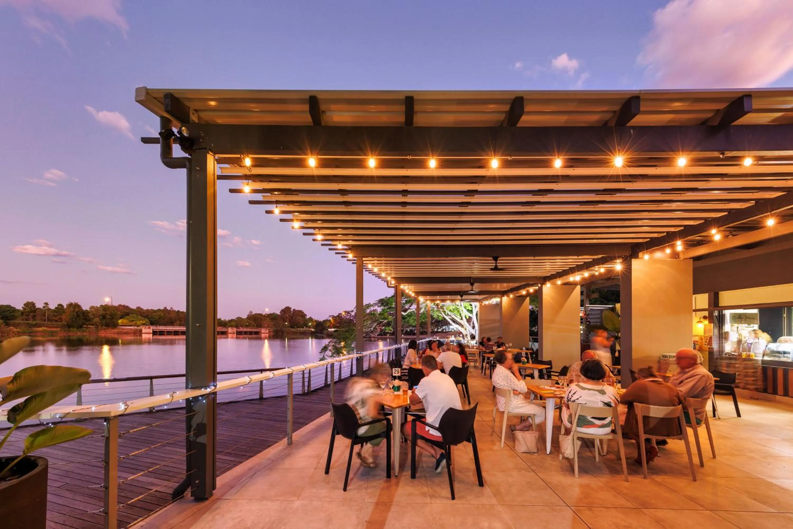 Restaurant/places to eat in Best Western Plus North Lakes Hotel