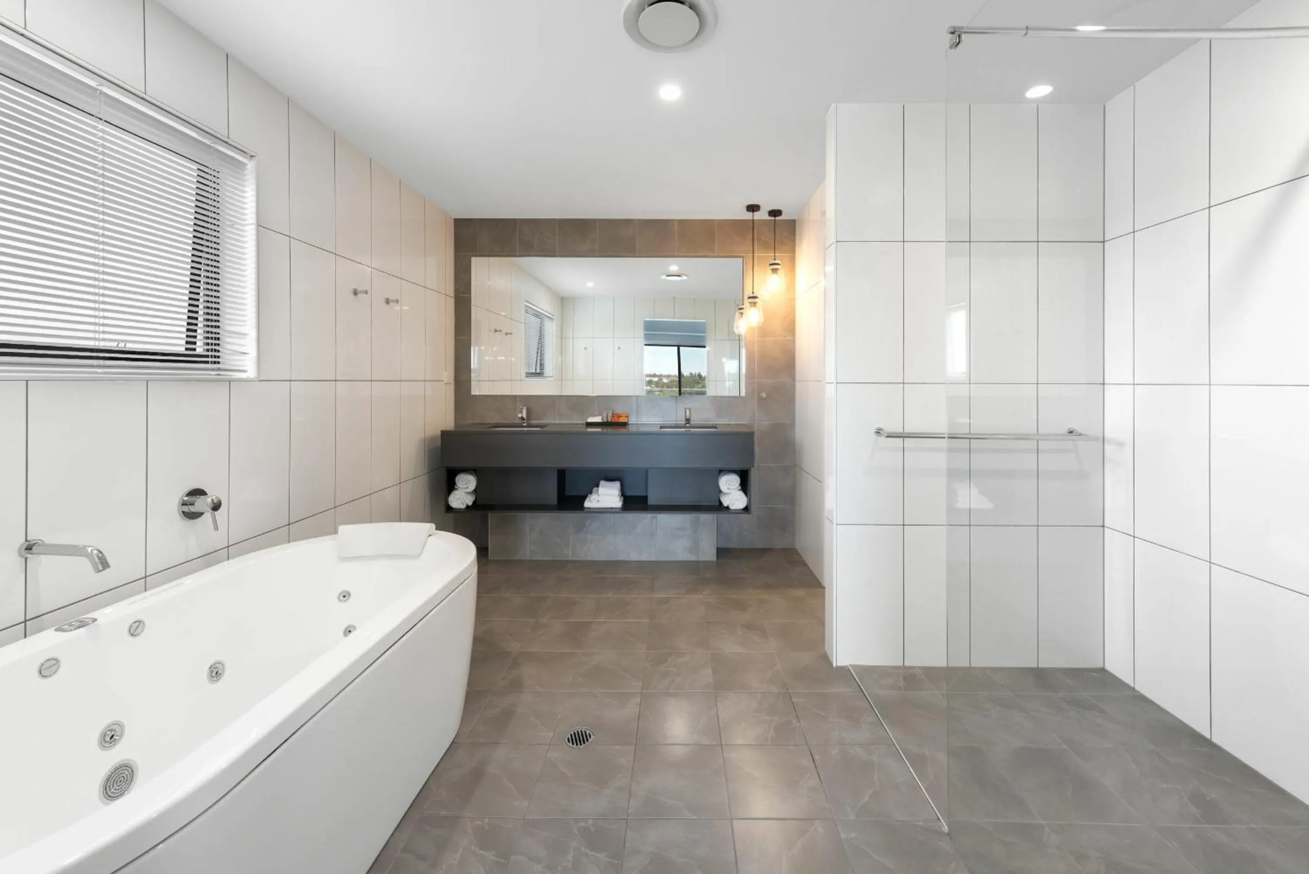 Best Western Plus North Lakes Hotel