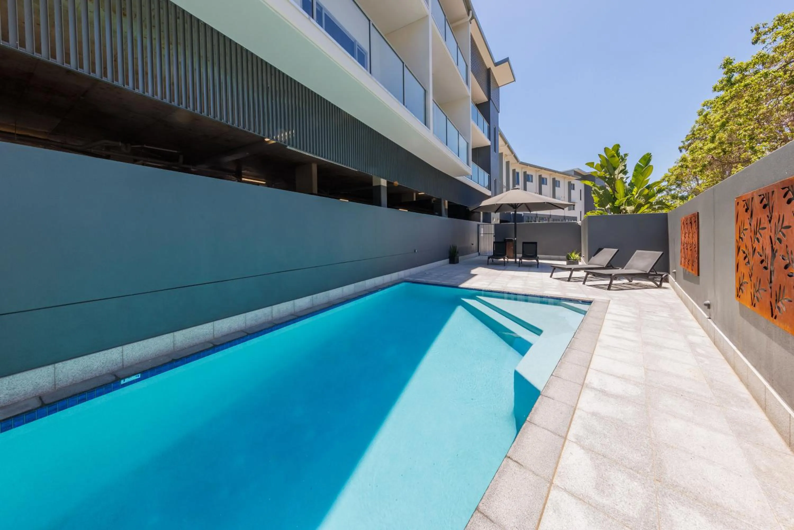 Swimming pool in Best Western Plus North Lakes Hotel