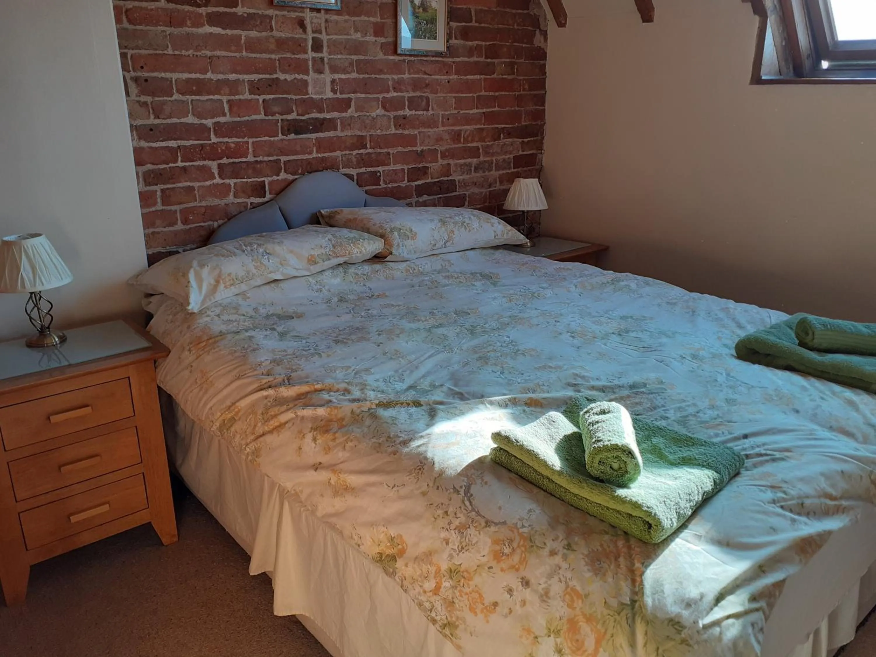 Bedroom, Bed in Bluebell Farm