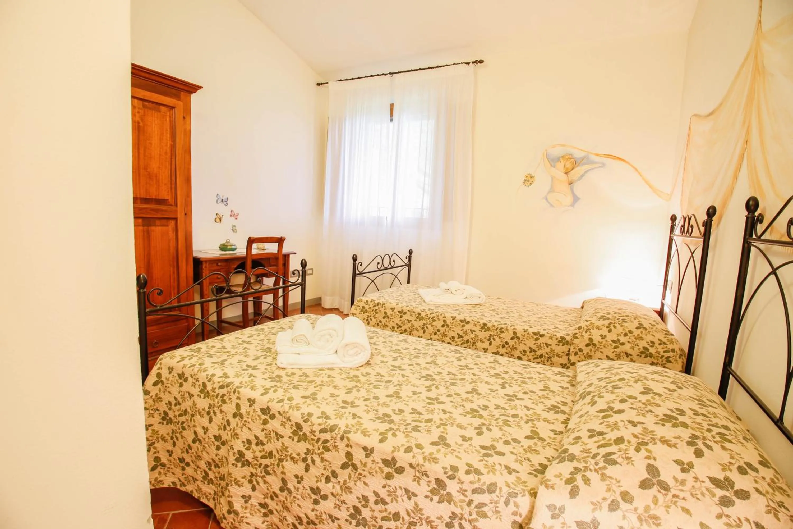 Bedroom in Gatto Bianco Tizzauli