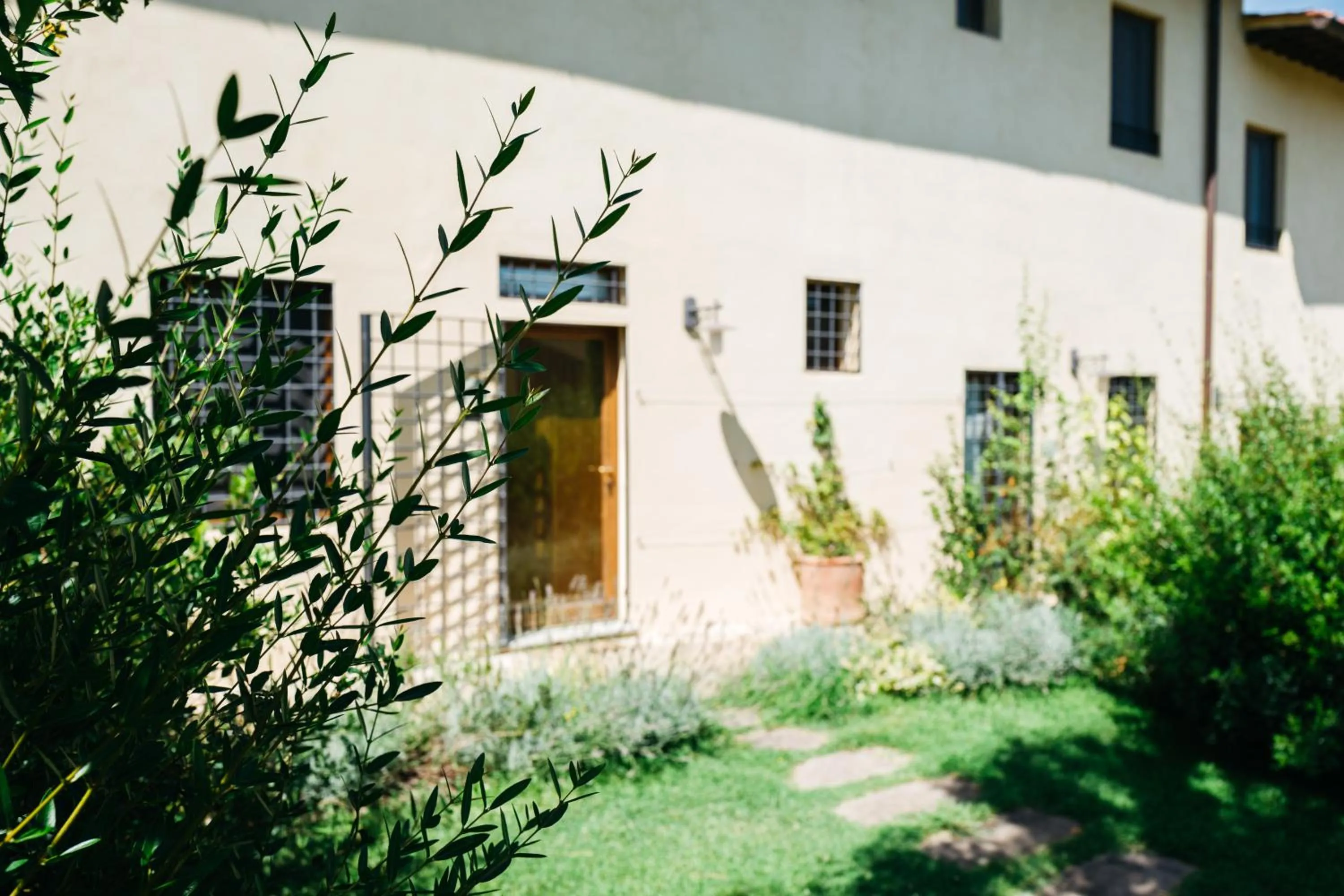 Facade/entrance in Gatto Bianco Tizzauli