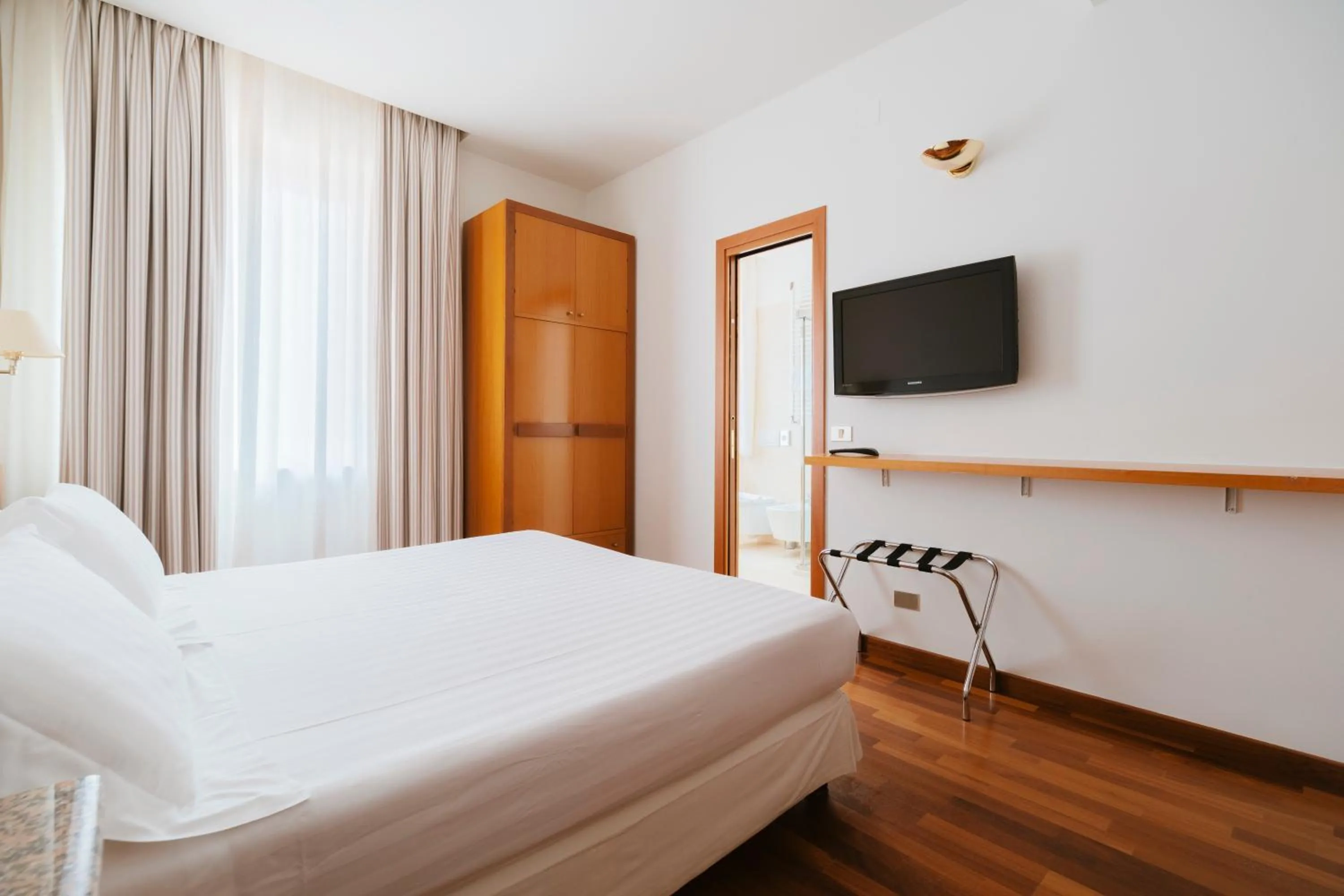 Bedroom, Bed in Hotel Miramare