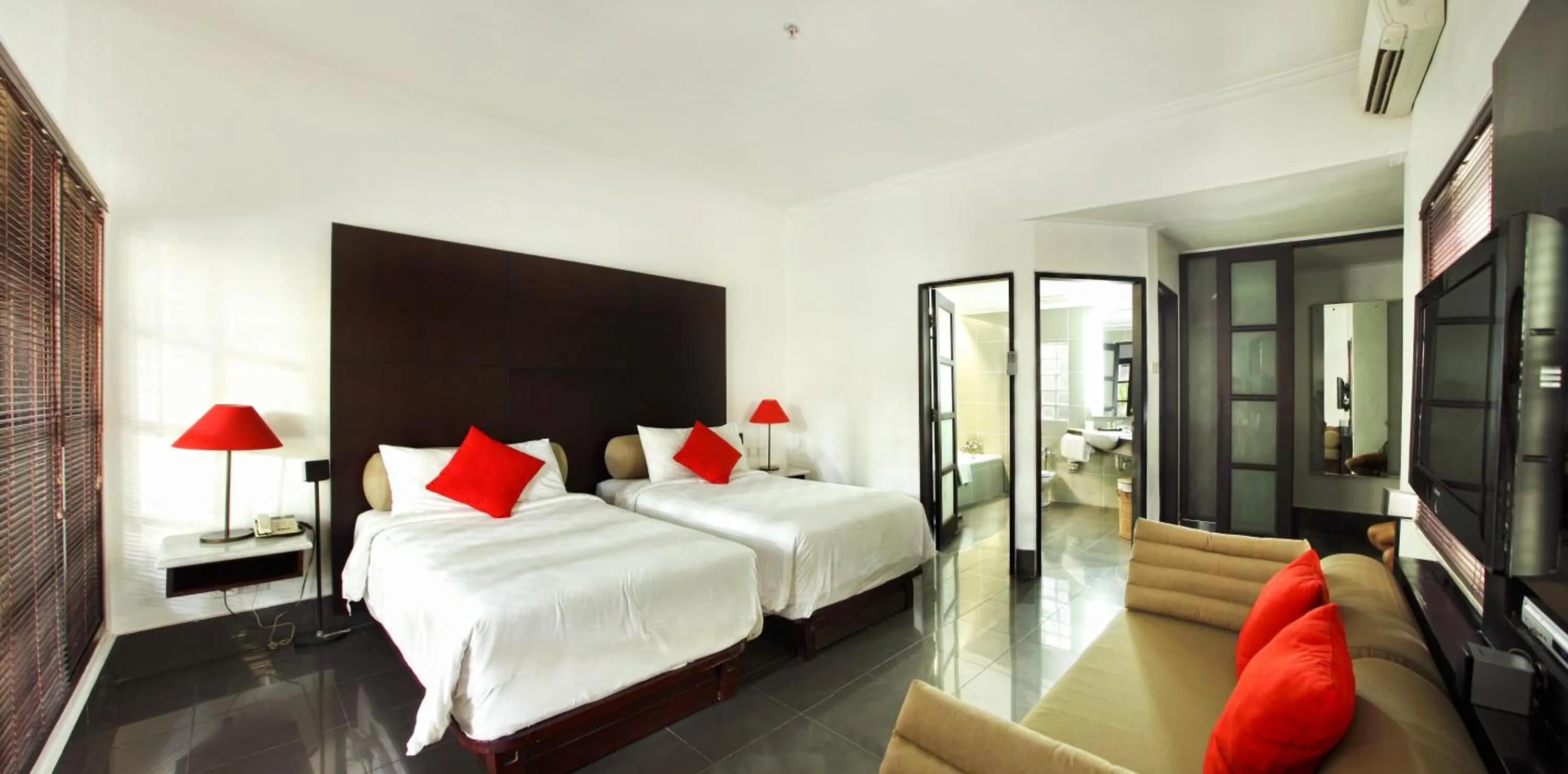 Bed in Segara Village Hotel