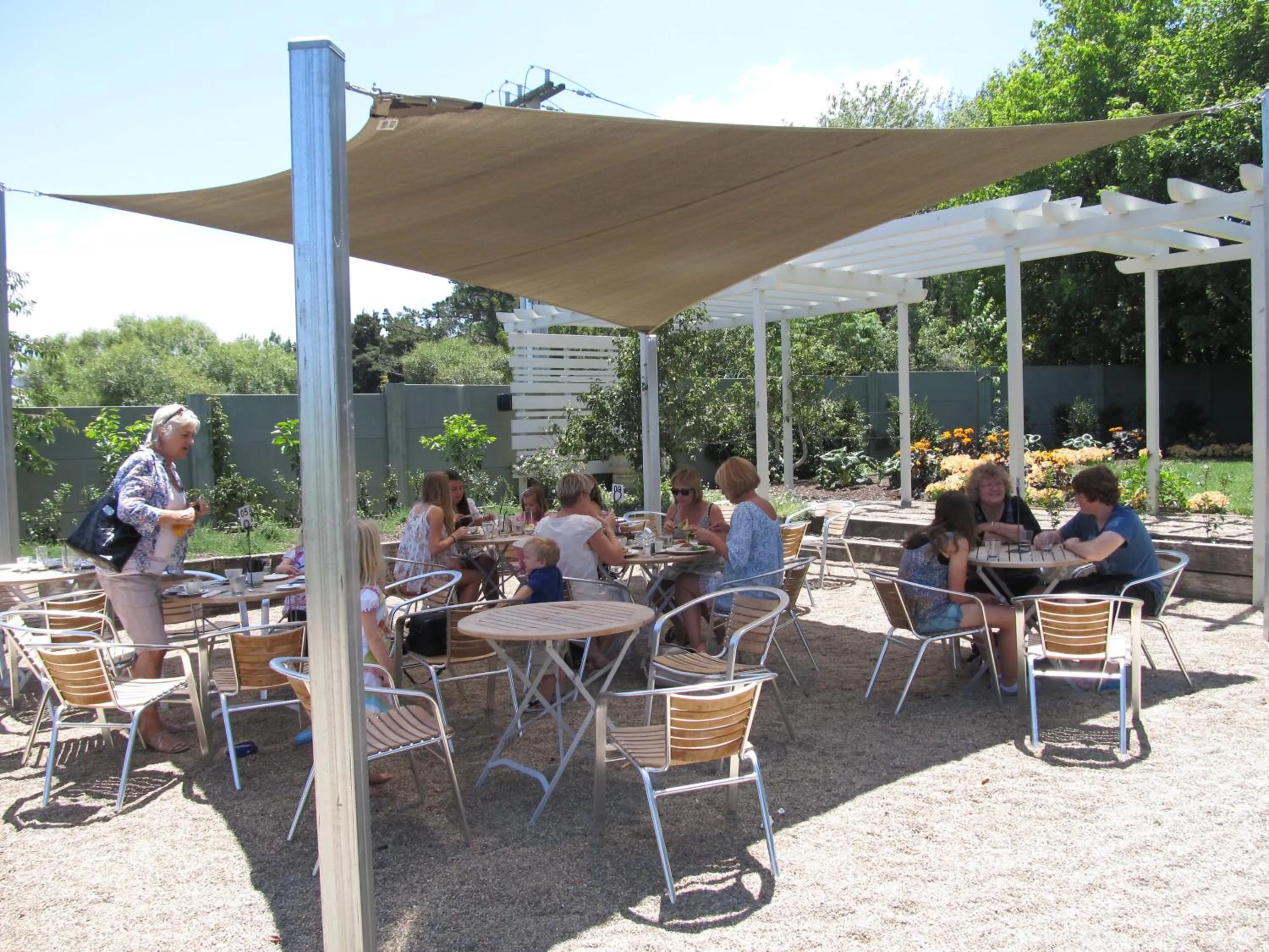 Restaurant/places to eat in Plume Villas