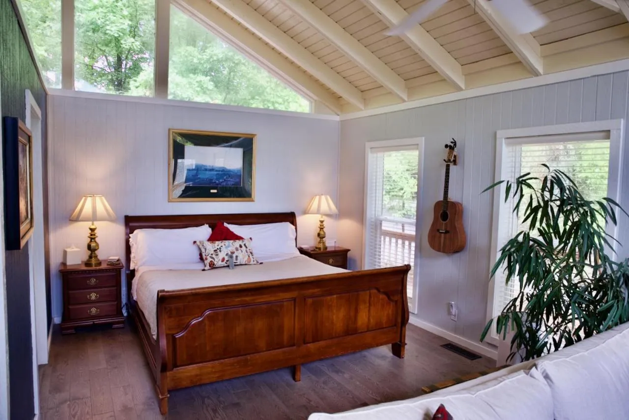 Bed in Beaver Lake Cottages