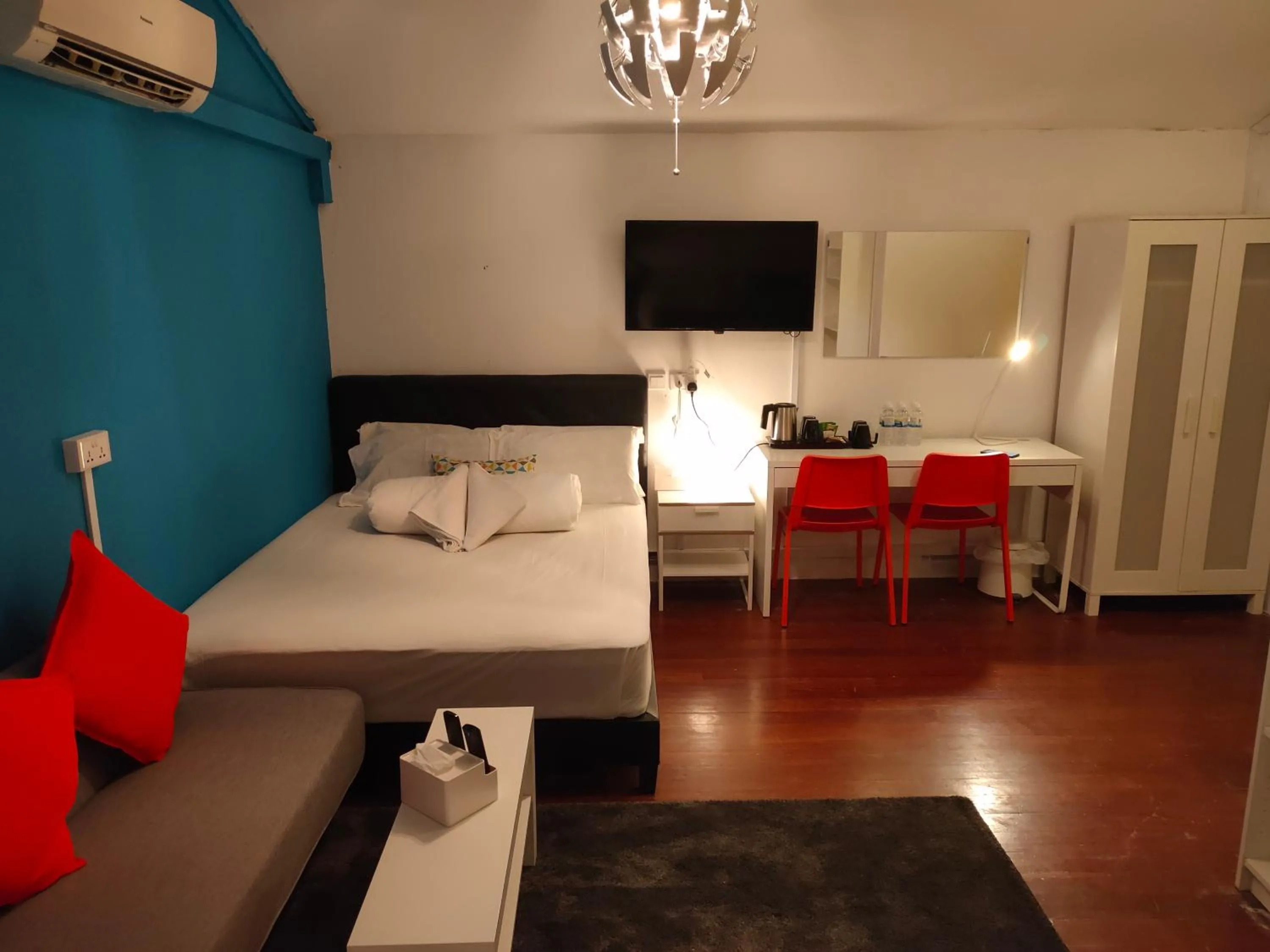 Family, Bed in Galaxy Pods @ Chinatown