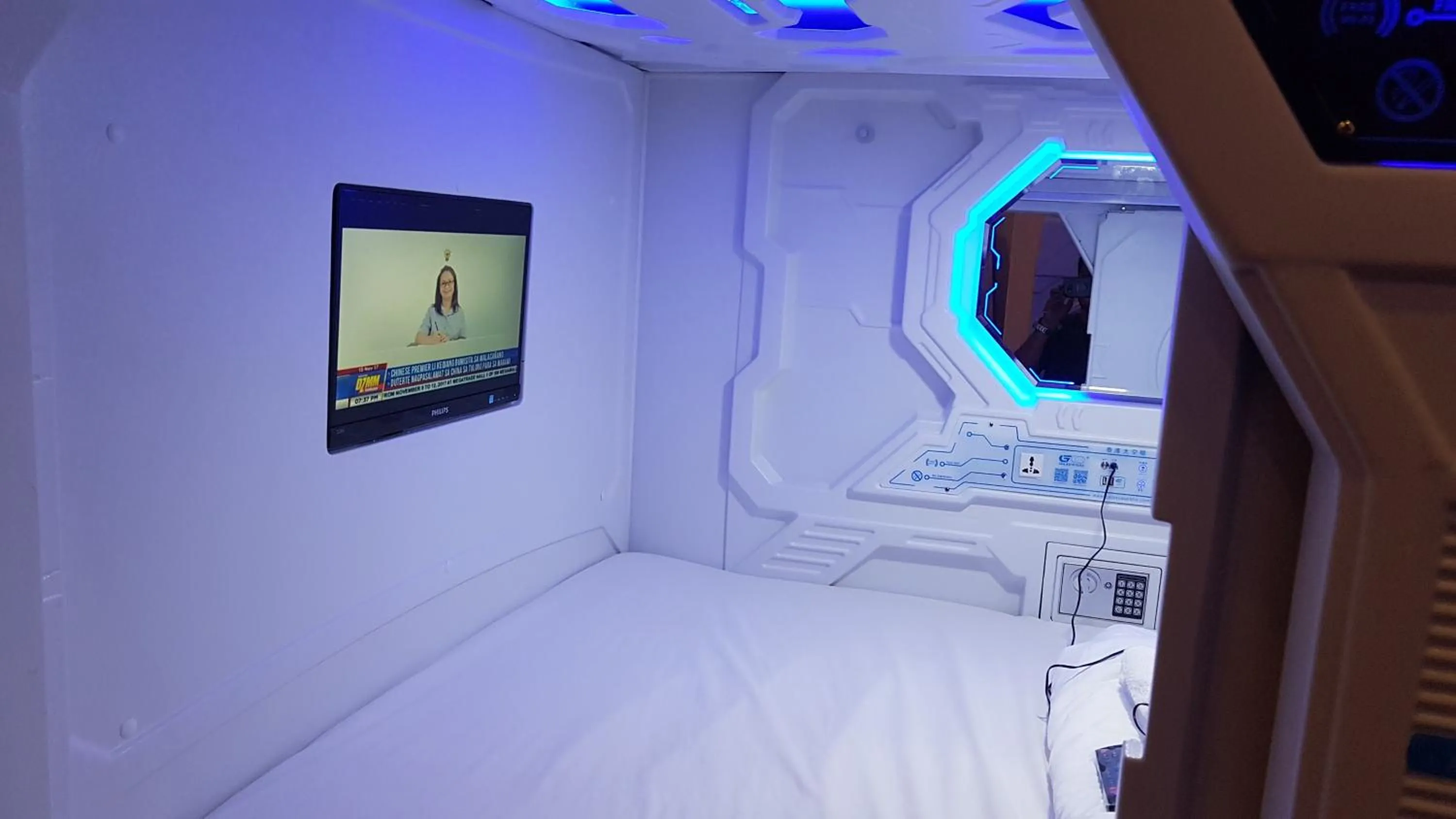 Bed in Galaxy Pods @ Chinatown