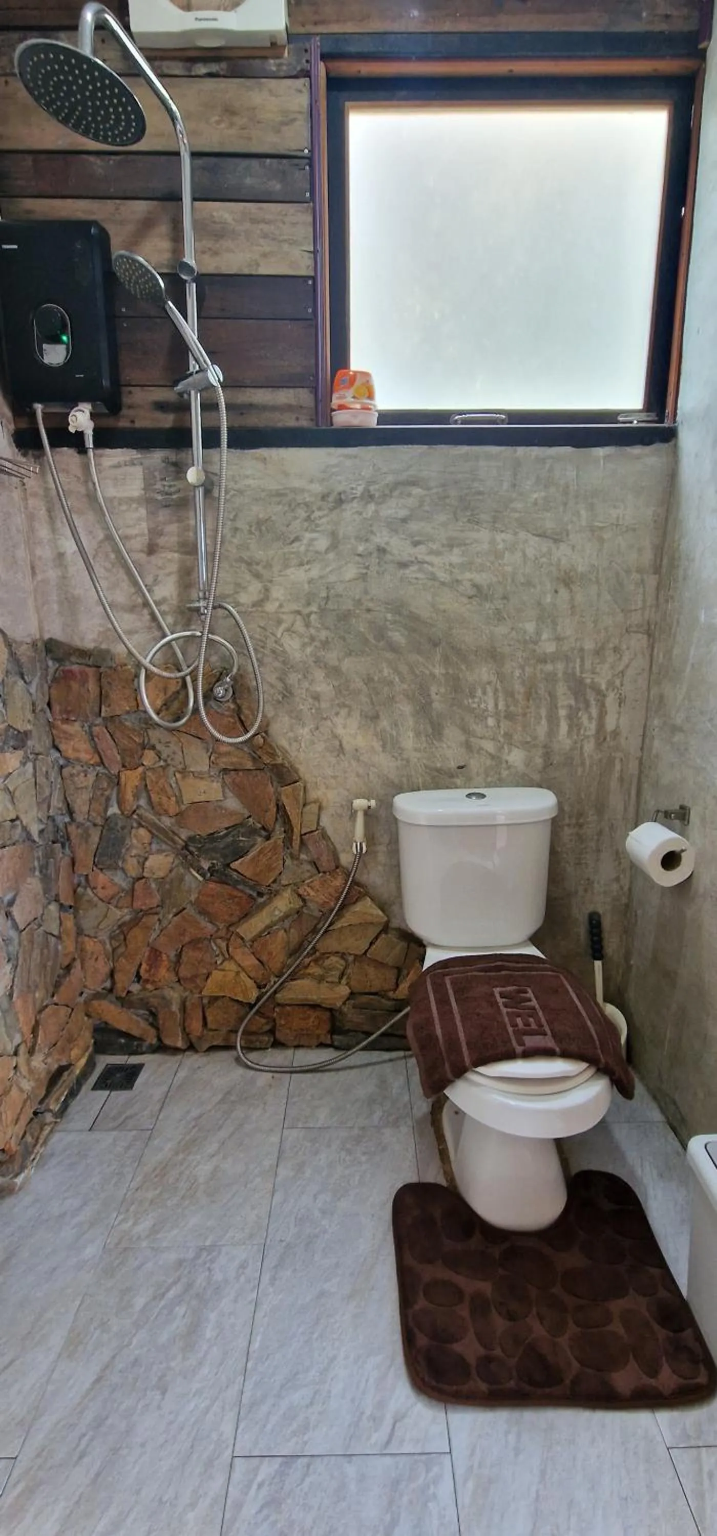 Toilet in Kingfisher House