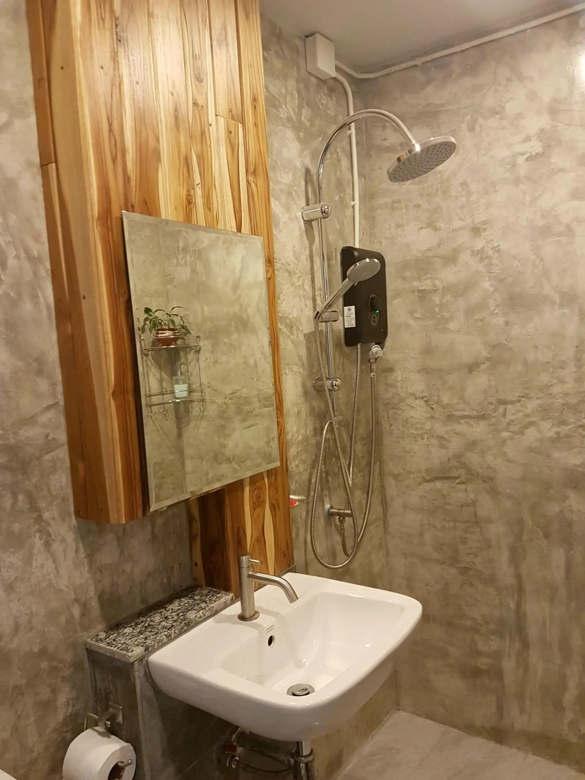 Double Room with Pool View in Kingfisher House Double Room with Pool View in Kingfisher House